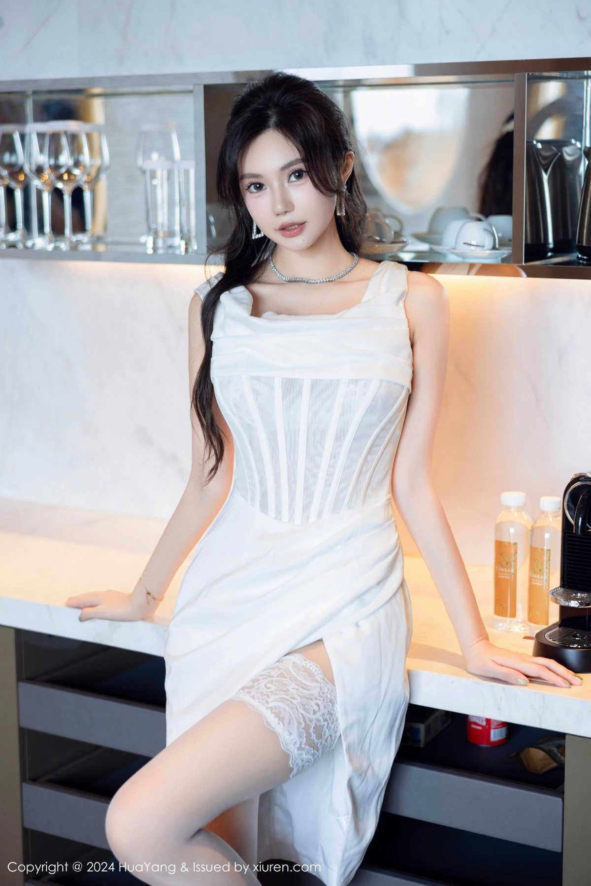 秀人集.com_[HuaYang花漾]Vol.612_女神绮里嘉ula性感白色连衣短裙配白色丝袜秀曼妙身姿诱惑写真86P