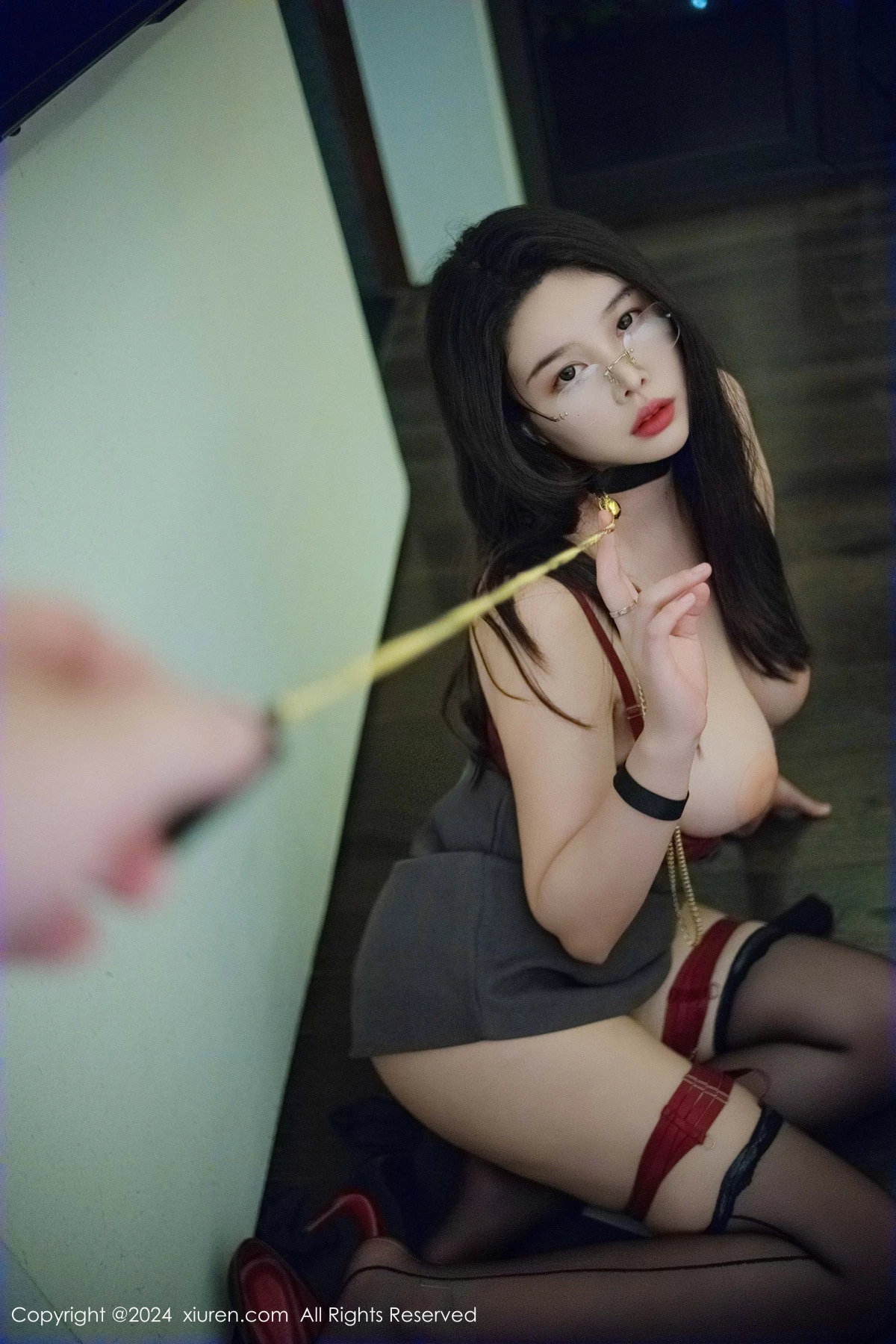 秀人集.com_[XiuRen秀人网]No.9287_模特樱桃小犊子性感灰色西服配黑丝吊袜秀丰腴身材撩人诱惑写真47P