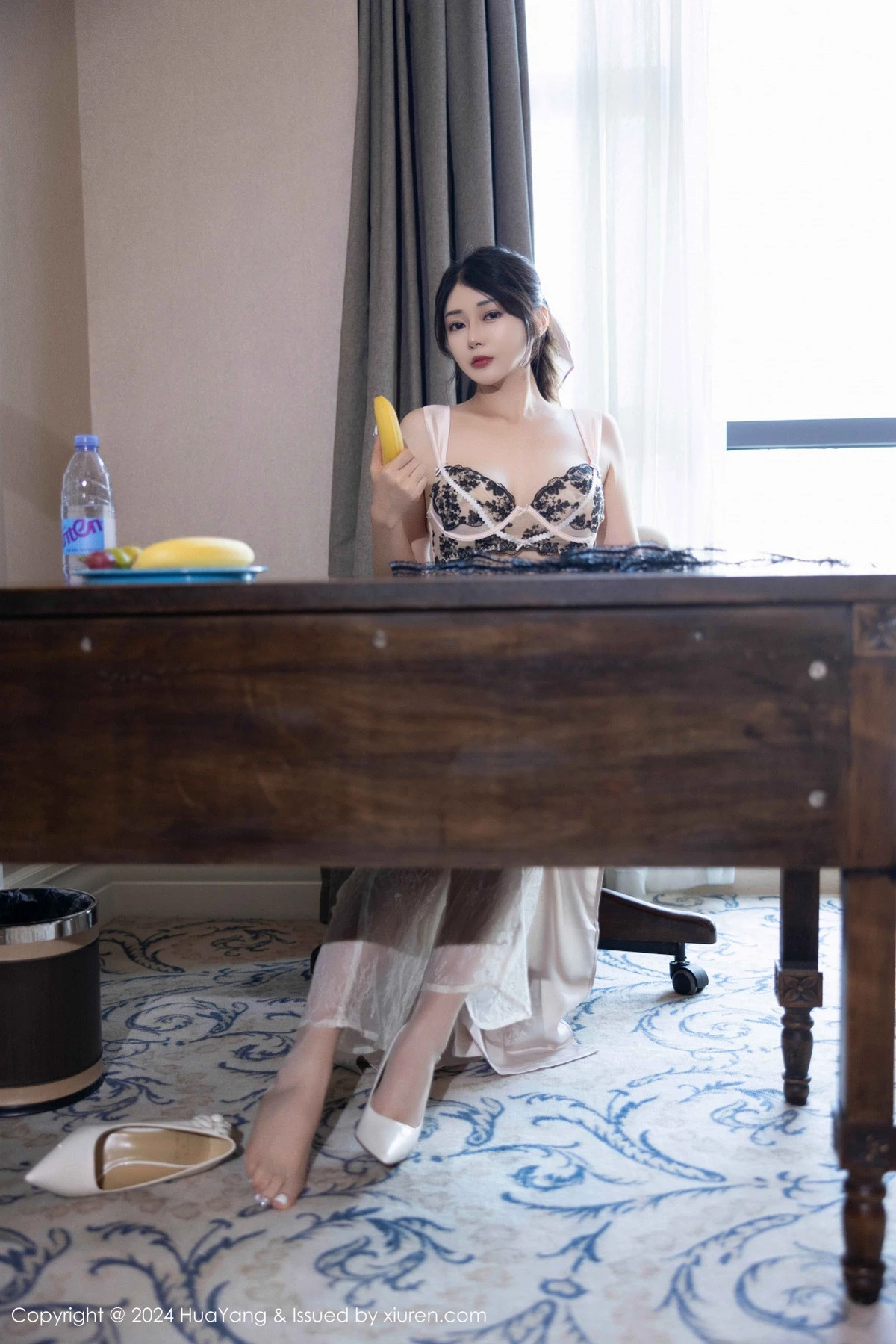 秀人集.com_[HuaYang花漾]Vol.613_模特凯竹Quinn性感浅色连衣短裙配超薄肉丝秀完美身材诱惑写真64P