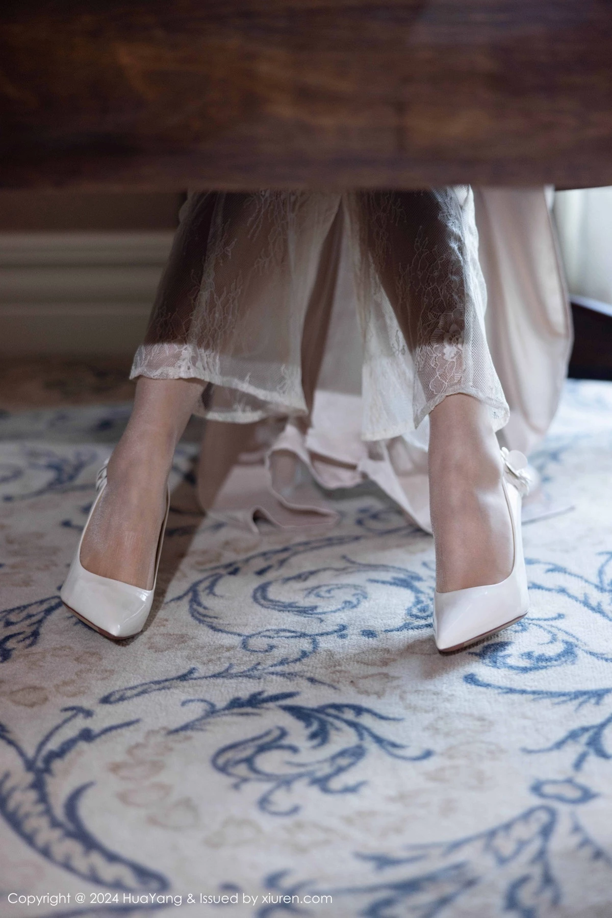 秀人集.com_[HuaYang花漾]Vol.613_模特凯竹Quinn性感浅色连衣短裙配超薄肉丝秀完美身材诱惑写真64P