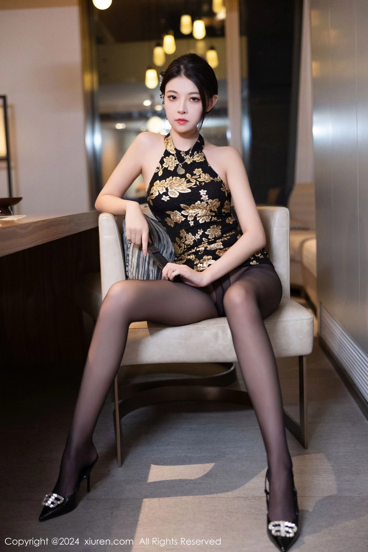 秀人集.com_[XiuRen秀人网]No.9304_模特初梦瑶性感黑色露肩短款旗袍配超薄黑丝秀翘臀美腿诱惑写真95P