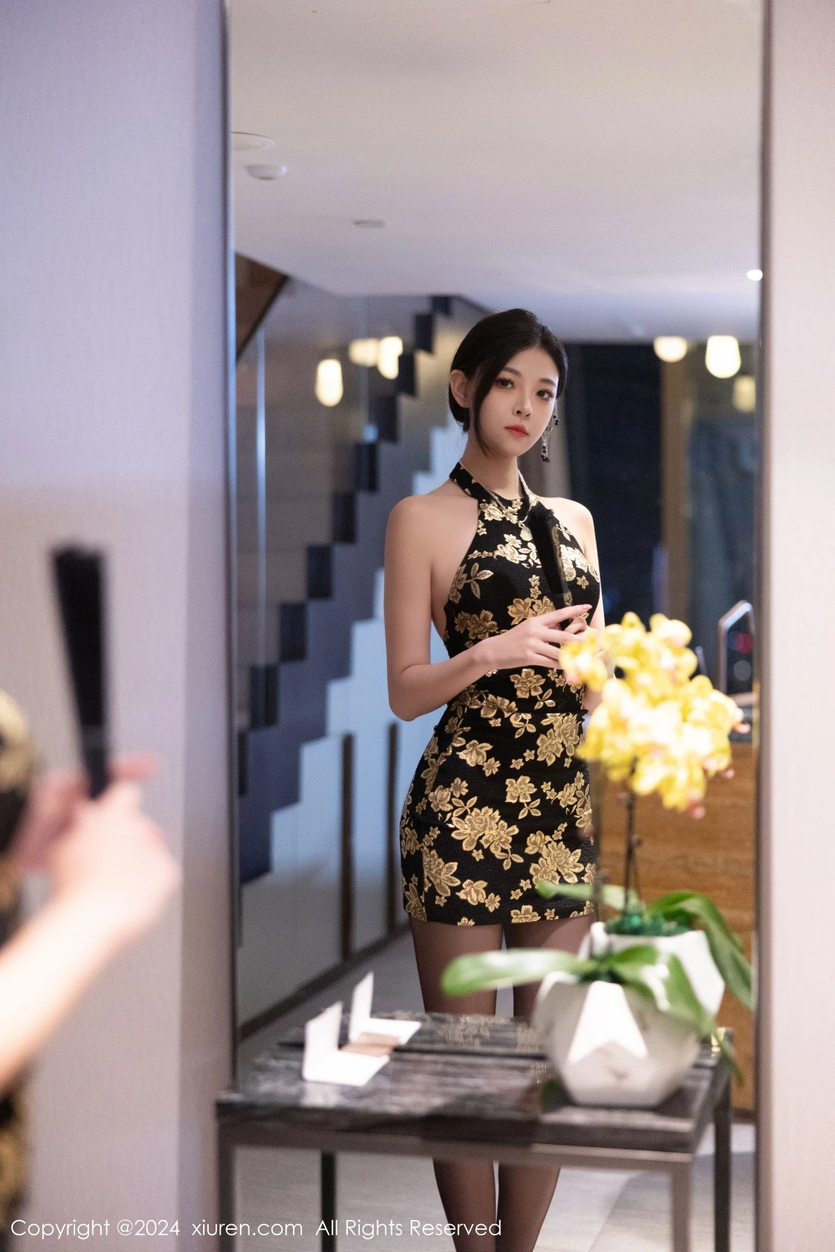 秀人集.com_[XiuRen秀人网]No.9304_模特初梦瑶性感黑色露肩短款旗袍配超薄黑丝秀翘臀美腿诱惑写真95P