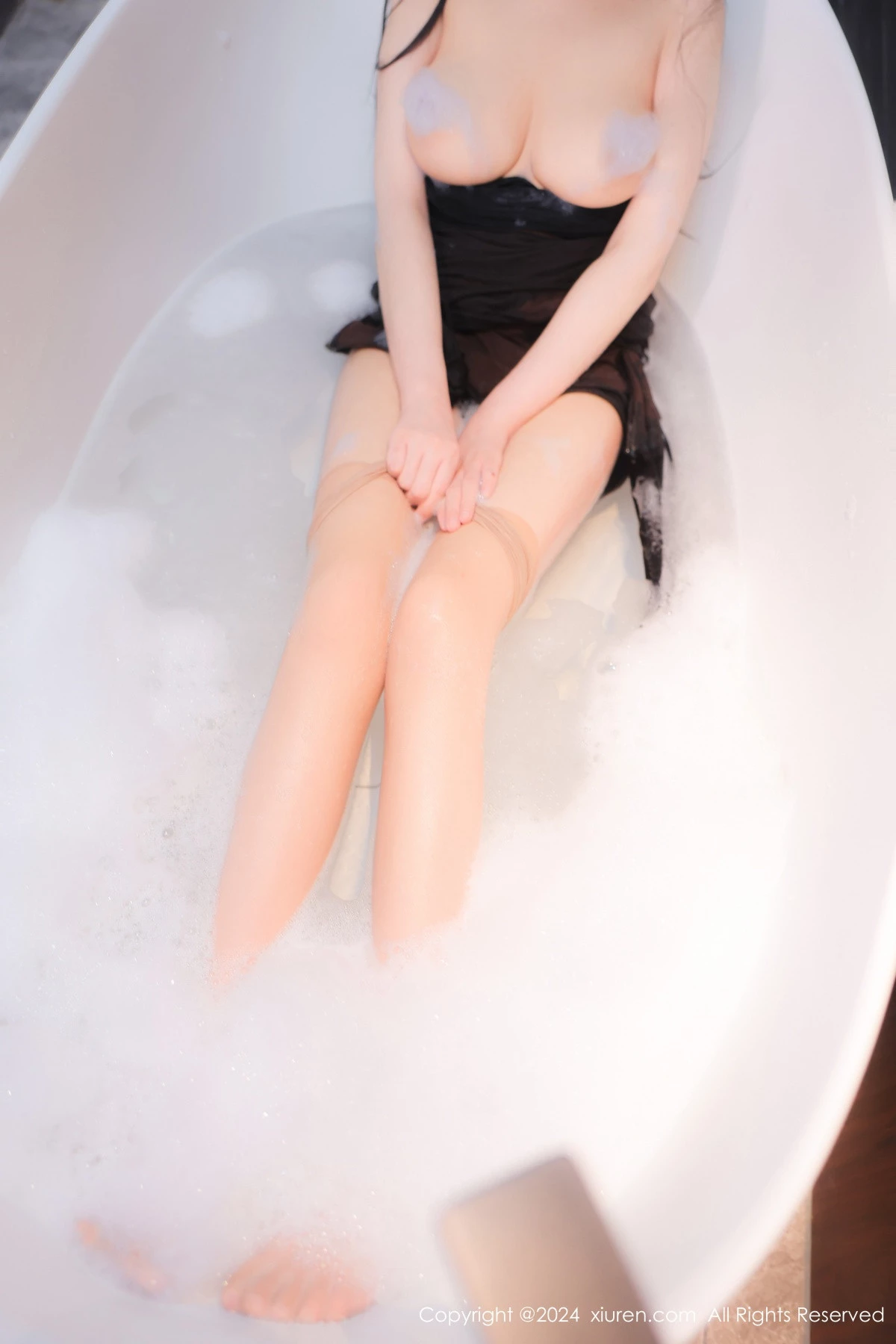 秀人集.com_[XiuRen秀人网]No.9306_模特柚柚小奶瓶浴室场景深色连衣裙配超薄灰丝秀凹凸身材诱惑写真80P