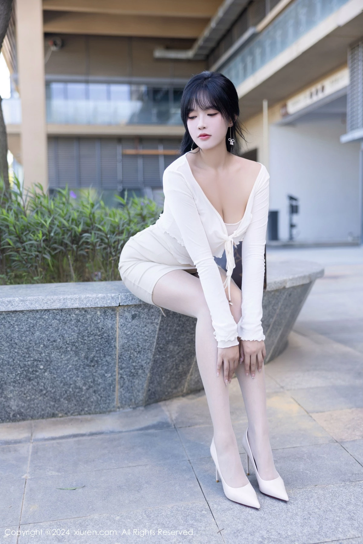 秀人集.com_[XiuRen秀人网]No.9320_模特娜比性感白色连衣短裙配超薄白丝秀凹凸身材完美诱惑写真82P