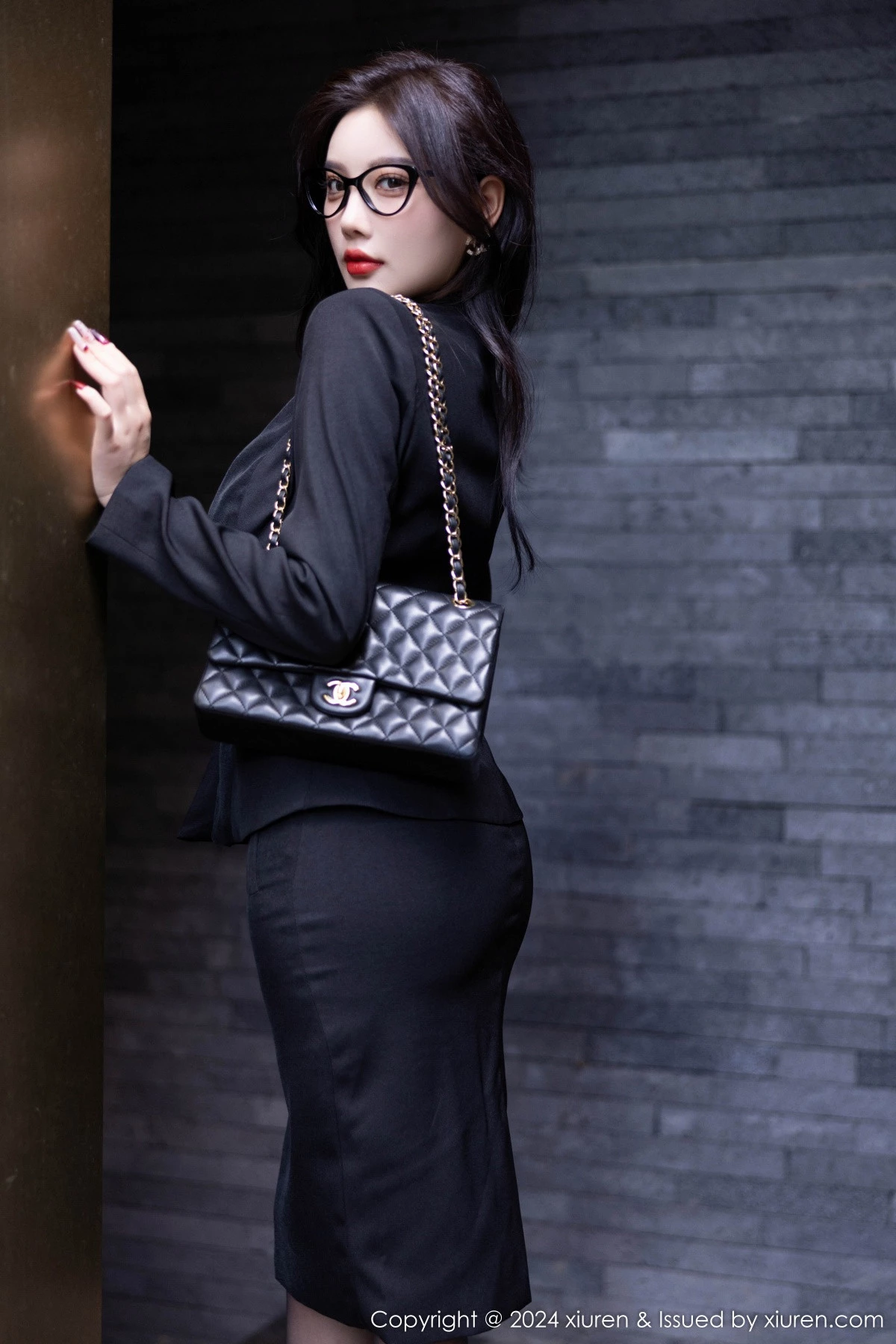 秀人集.com_[XiuRen秀人网]No.9190_女神杨晨晨Yome性感黑色OL露蕾丝内衣配超薄黑丝极致魅惑写真80P