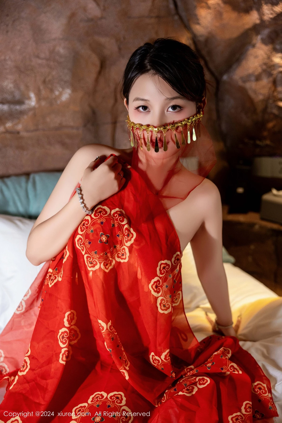 秀人集.com_[XiuRen秀人网]No.9323_模特吴婷婉性感红色古风服饰露红色情趣内衣秀曼妙身姿诱惑写真79P