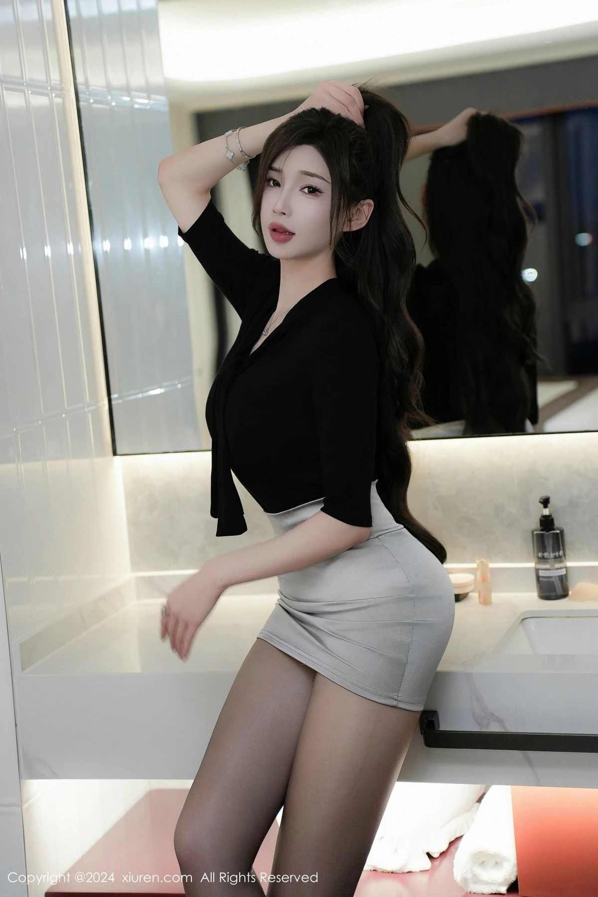 秀人集.com_[XiuRen秀人网]No.9367_女神Carol周妍希性感黑T配灰短裙露开档黑丝秀翘臀美腿诱惑写真79P