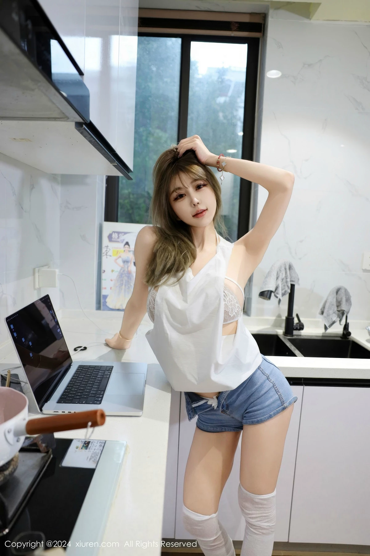 秀人集.com_[XiuRen秀人网]No.9374_模特Zoe柚柚性感白色蕾丝情趣内衣配白丝袜秀凹凸身材诱惑写真75P