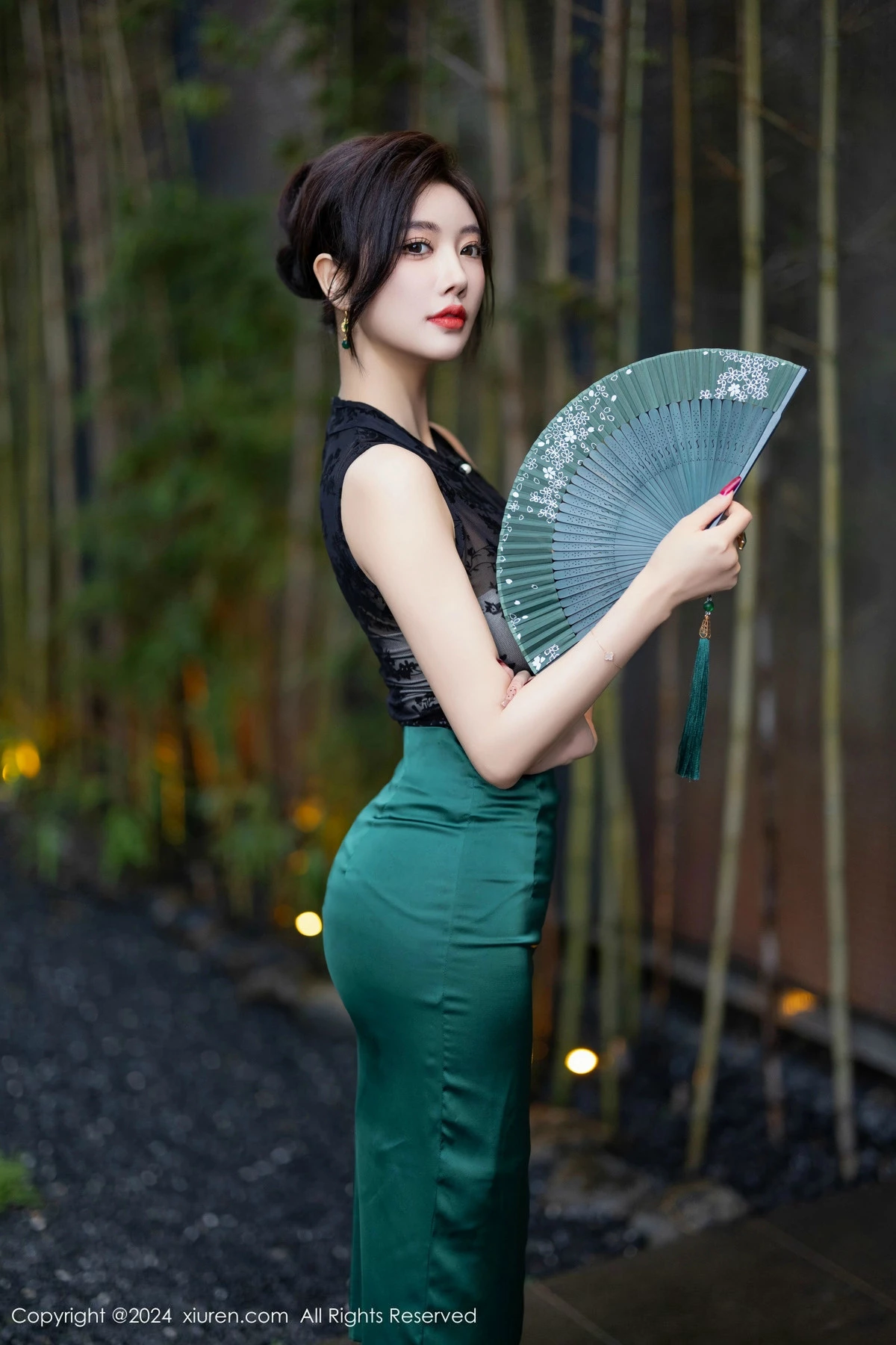 秀人集.com_[XiuRen秀人网]No.9384_女神杨晨晨Yome性感黑色蕾丝内衣配黑丝袜秀丰腴身材完美写真80P