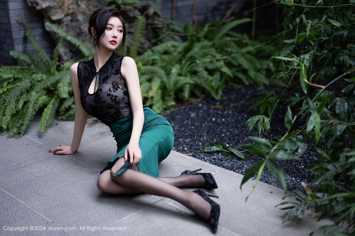 秀人集.com_[XiuRen秀人网]No.9384_女神杨晨晨Yome性感黑色蕾丝内衣配黑丝袜秀丰腴身材完美写真80P