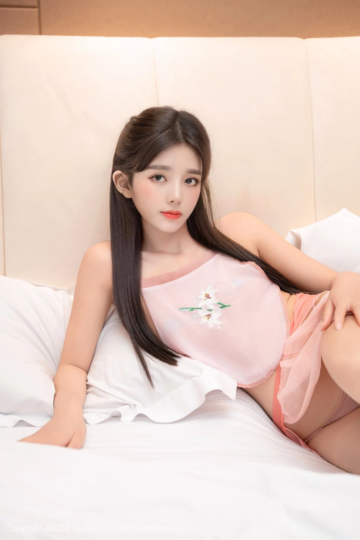 秀人集.com_[XiuRen秀人网]No.9396_模特美少女@性感粉色古风薄纱服饰秀完美身材白嫩美腿诱惑写真76P