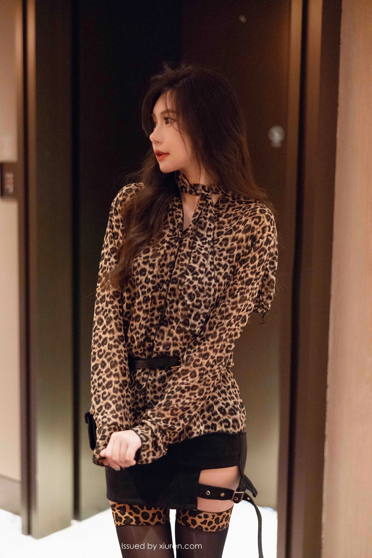 秀人集.com_[HuaYang花漾]Vol.617_女神绮里嘉ula豹纹服饰露黑色内衣配黑丝吊袜秀曼妙身姿诱惑写真89P