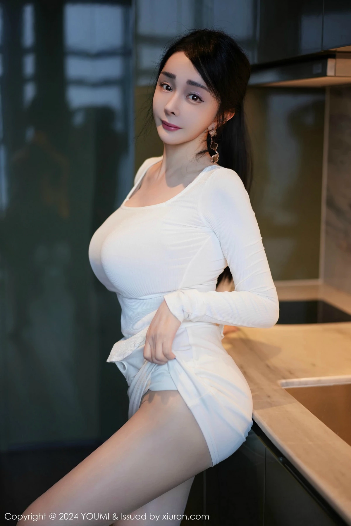 秀人集.com_[YouMi尤蜜荟]Vol.1107_模特允爾性感白色服饰露肉色内衣配开档肉丝秀丰满身材诱惑写真68P