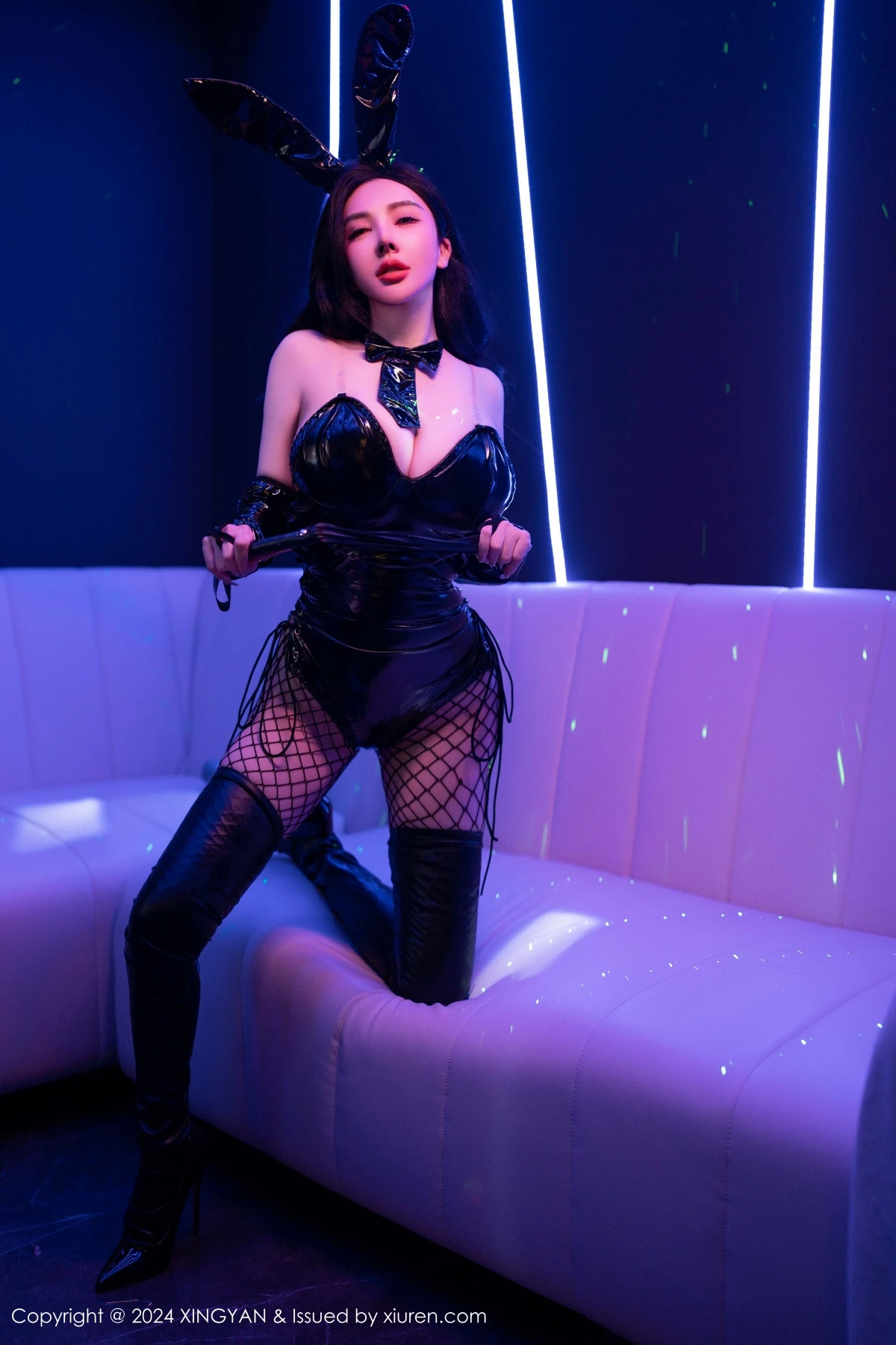 秀人集.com_[XINGYAN星颜社]VOL.285_模特潘思沁性感黑色皮质情趣服配黑丝网袜秀巨乳肥臀诱惑写真81P