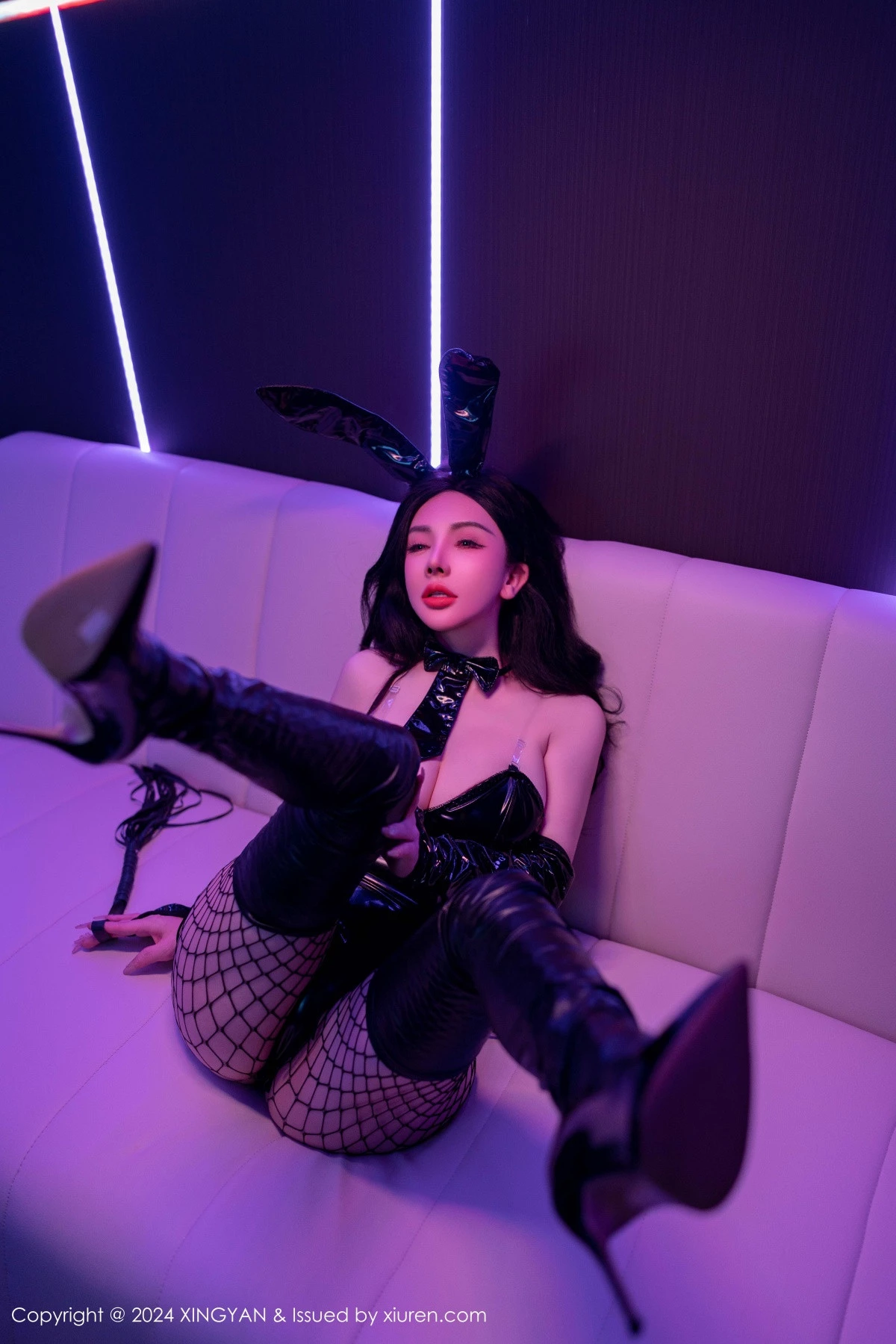 秀人集.com_[XINGYAN星颜社]VOL.285_模特潘思沁性感黑色皮质情趣服配黑丝网袜秀巨乳肥臀诱惑写真81P