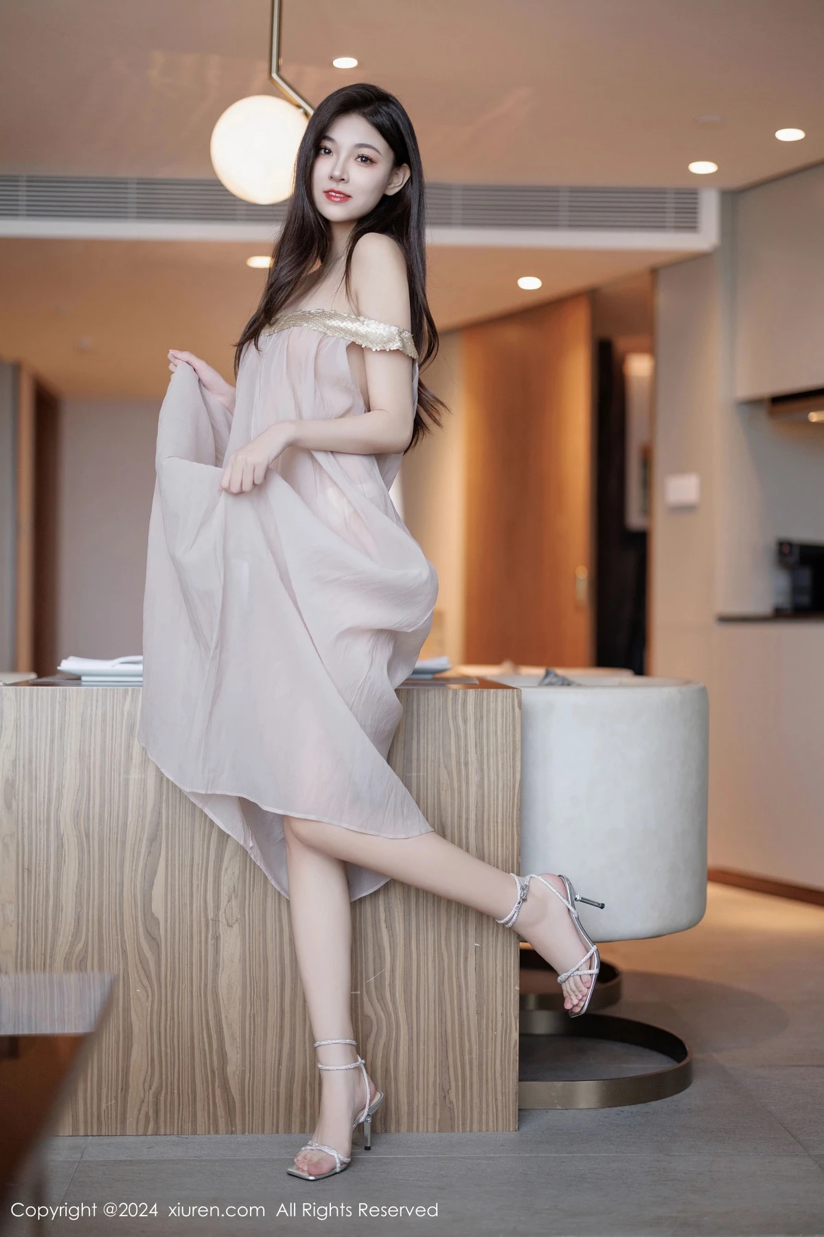 秀人集.com_[XiuRen秀人网]No.9426_模特初梦瑶私房性感浅色薄透连衣裙配凉高跟秀翘臀美腿诱惑写真102P