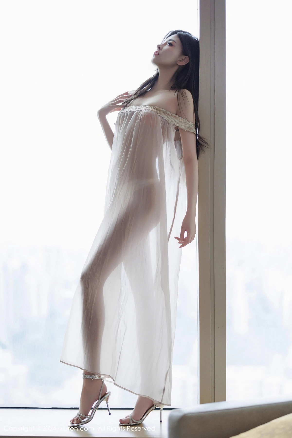 秀人集.com_[XiuRen秀人网]No.9426_模特初梦瑶私房性感浅色薄透连衣裙配凉高跟秀翘臀美腿诱惑写真102P