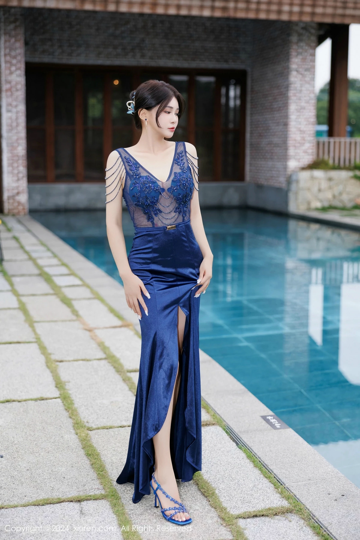 秀人集.com_[XiuRen秀人网]No.9435_模特凯竹Quinn性感蓝色连衣长裙露蓝色内衣秀丰腴身材诱惑写真82P