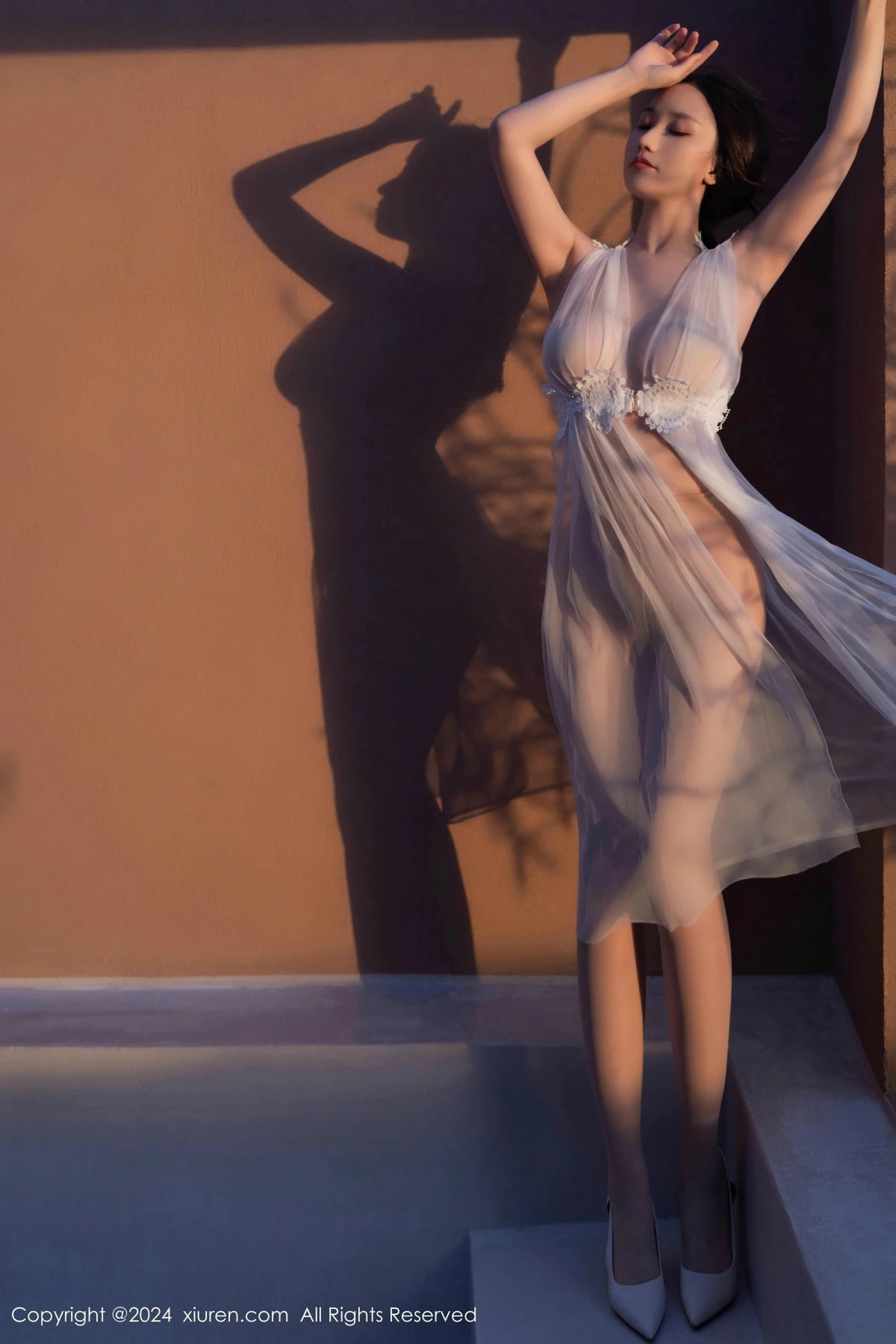 秀人集.com_[XiuRen秀人网]No.9442_模特杏子Yada性感白色薄纱轻透服饰配肉丝袜秀曼妙身姿诱惑写真82P