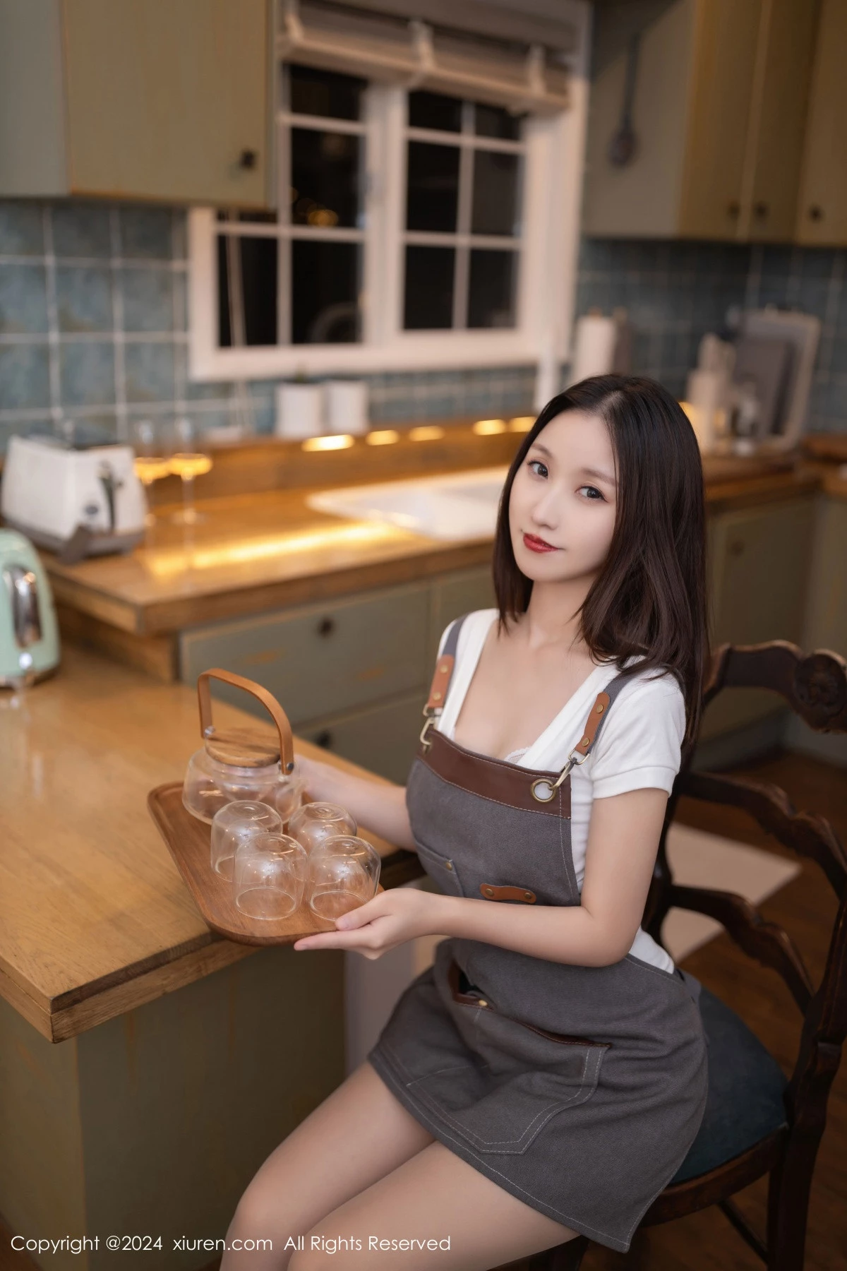 秀人集.com_[XiuRen秀人网]No.9335_模特杏子Yada咖啡师装扮性感V领T恤配肉丝袜秀曼妙身姿诱惑写真82P