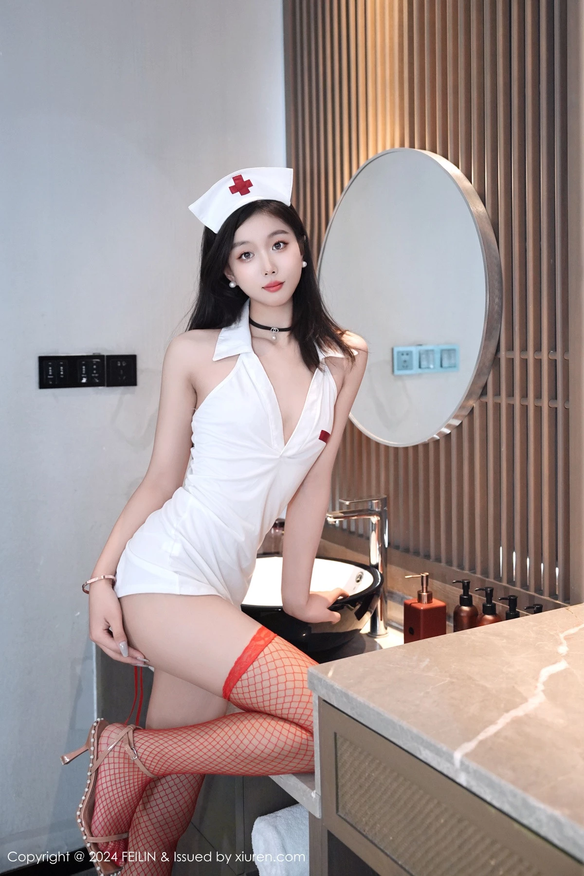 秀人集.com_[FeiLin嗲囡囡]VOL.476_模特江念鱼性感白色护士制服配红丝网袜秀曼妙身姿完美诱惑写真69P