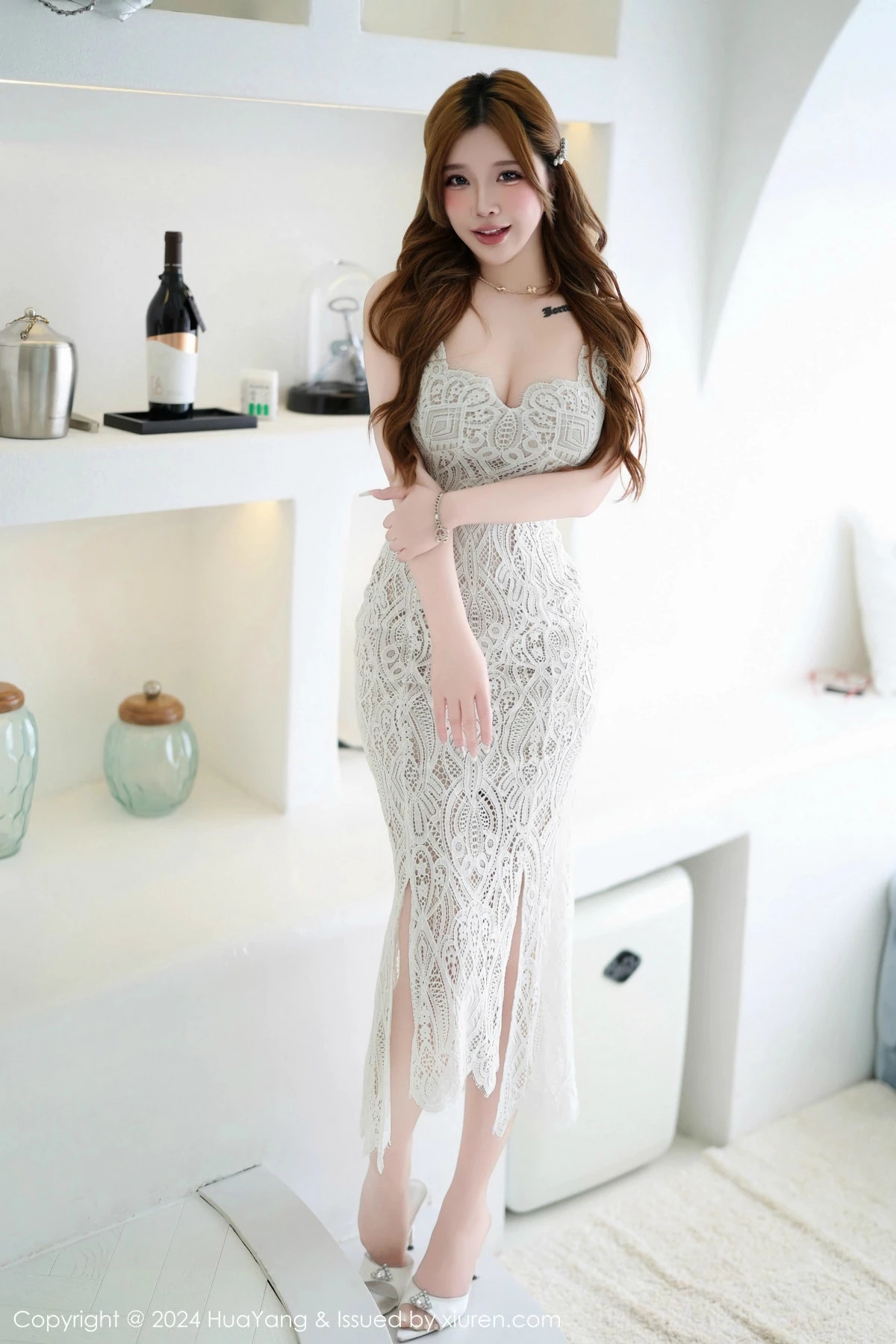 秀人集.com_[YouMi尤蜜荟]Vol.1105_模特小海臀Rena性感缕空吊带长裙配肉丝袜秀丰满身材诱惑写真50P