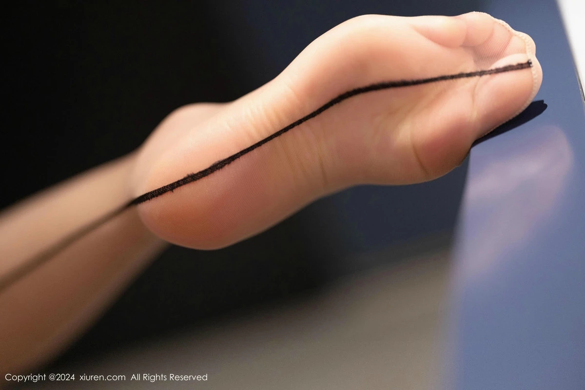 秀人集.com_[XiuRen秀人网]No.9348_女神杨晨晨Yome性感红色连衣裙配超薄肉丝秀丰腴身材诱惑写真82P