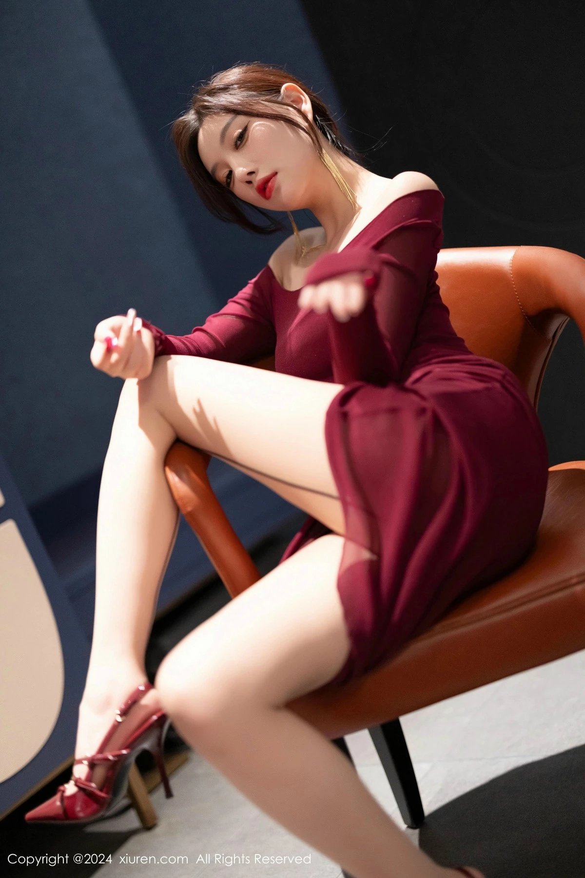 秀人集.com_[XiuRen秀人网]No.9348_女神杨晨晨Yome性感红色连衣裙配超薄肉丝秀丰腴身材诱惑写真82P