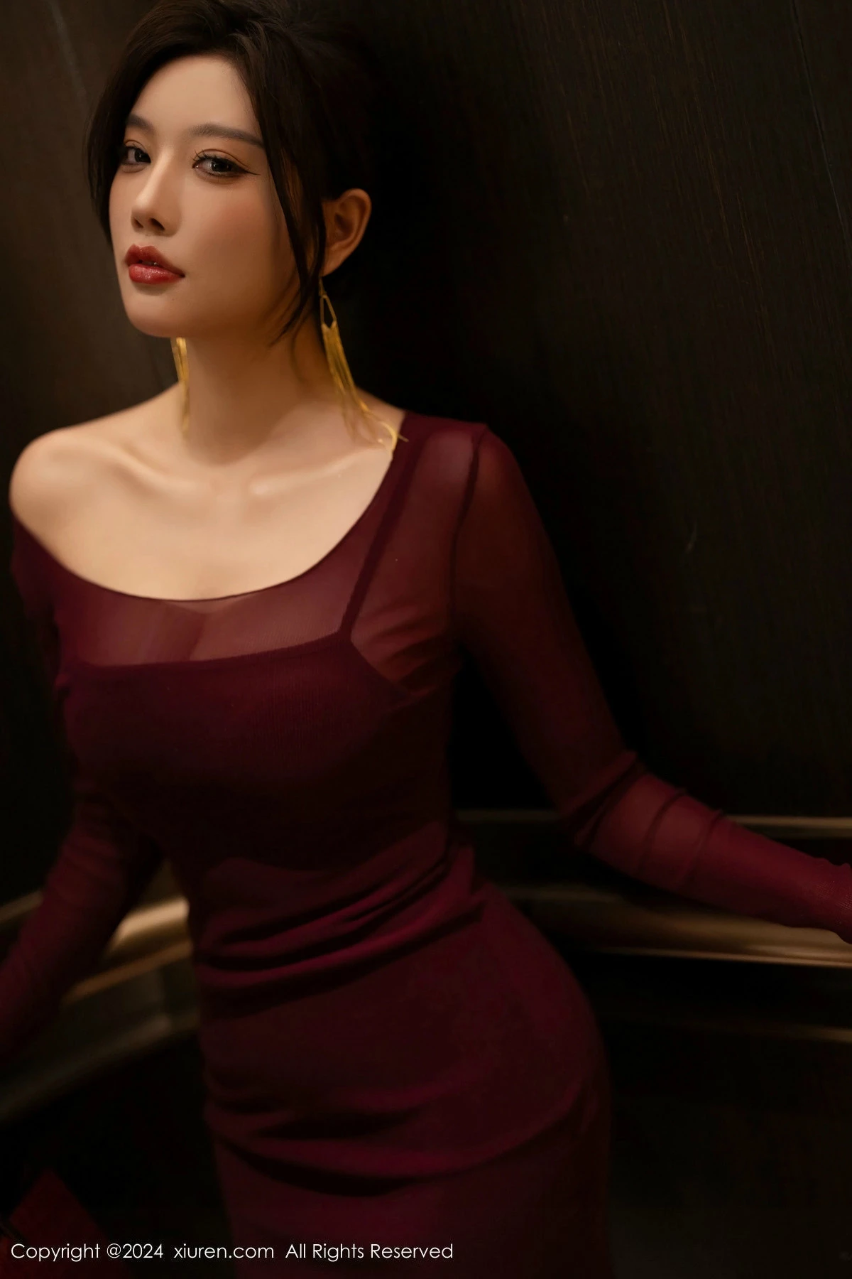 秀人集.com_[XiuRen秀人网]No.9348_女神杨晨晨Yome性感红色连衣裙配超薄肉丝秀丰腴身材诱惑写真82P