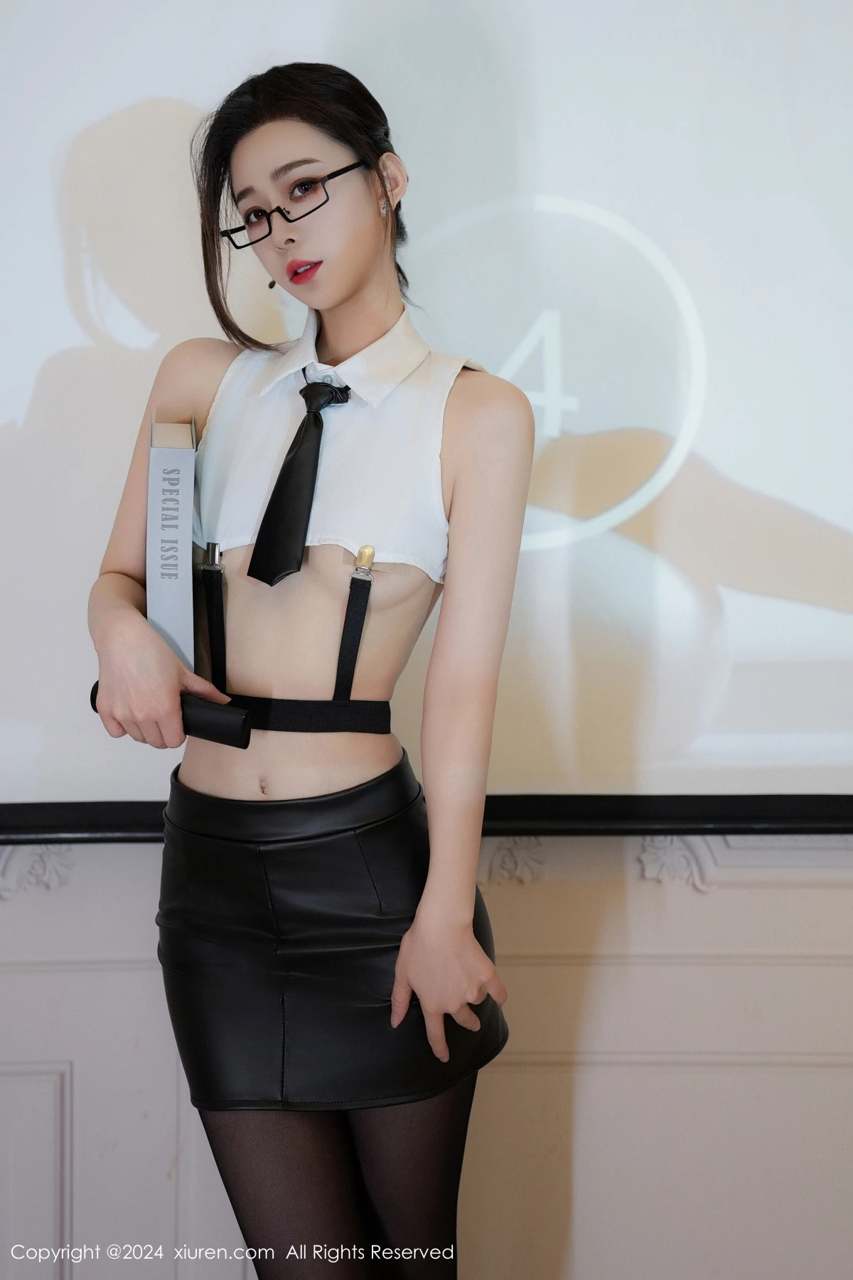 秀人集.com_[XiuRen秀人网]No.9353_模特糖糖❤ 性感白色T恤配黑短裙露开档黑丝秀曼妙身姿诱惑写真70P