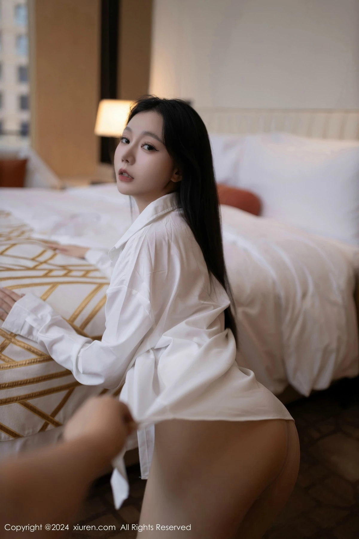 秀人集.com_[XiuRen秀人网]No.9362_模特安然anran私房性感白色衬衫配肉色丝袜秀柔美身姿诱惑写真82P