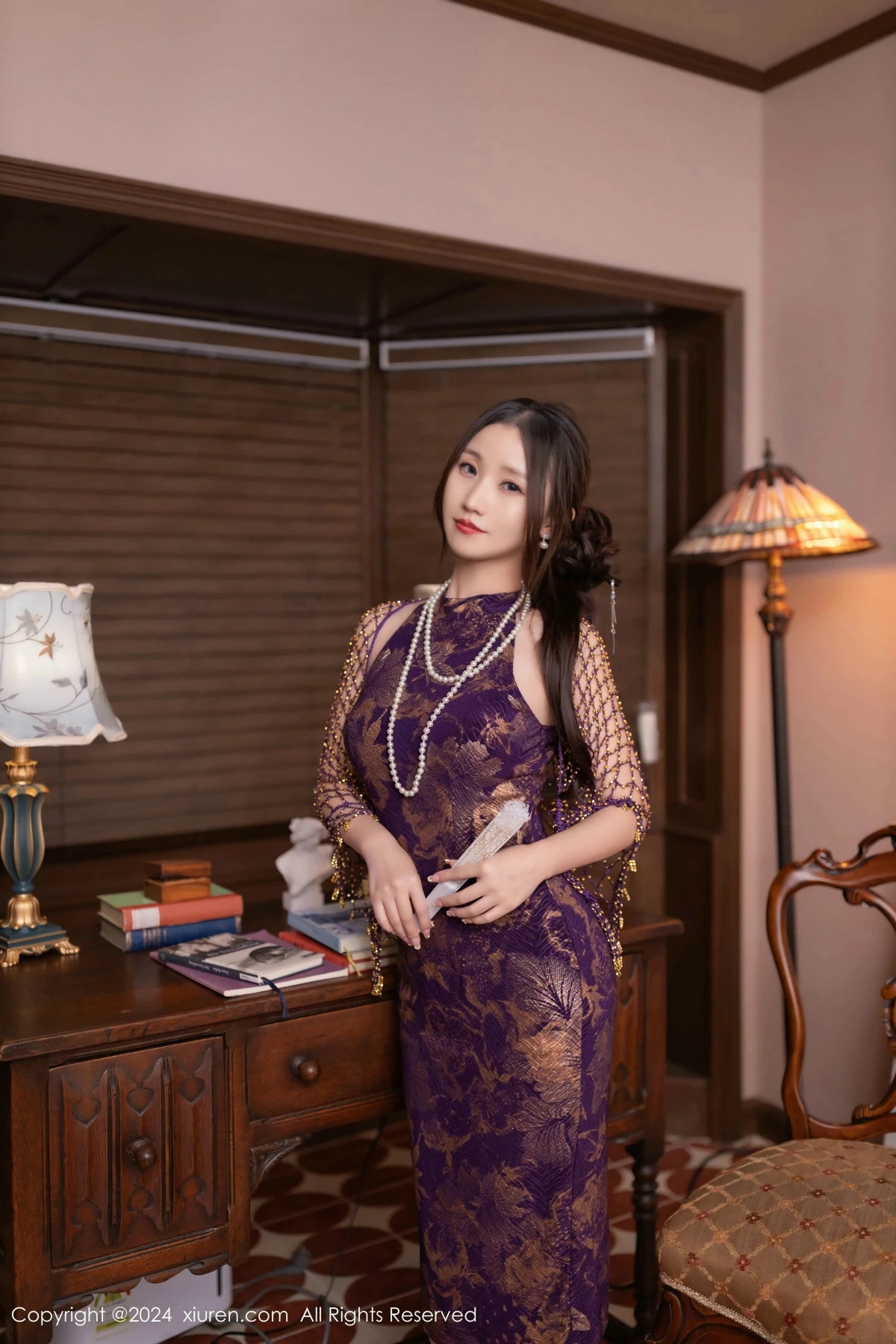 秀人集.com_[XiuRen秀人网]No.9513_模特杏子Yada性感紫色旗袍服饰配开档肉丝秀曼妙身姿诱惑写真82P