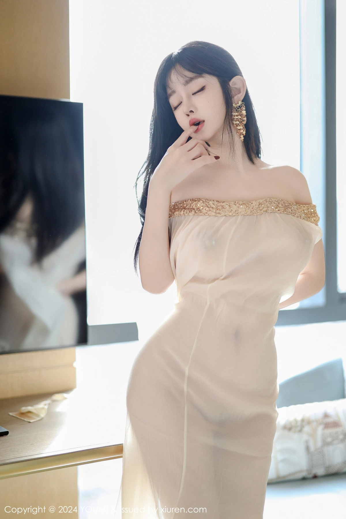 秀人集.com_[YouMi尤蜜荟]Vol.1110_女神王雨纯私房性感浅色轻透连衣长裙半撩秀丰满身材诱惑写真70P