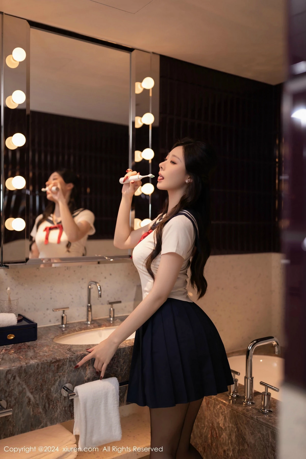 秀人集.com_[XiuRen秀人网]No.9530_模特小逗逗性感JK制服露白色内衣配超薄黑丝秀曼妙身姿诱惑写真80P