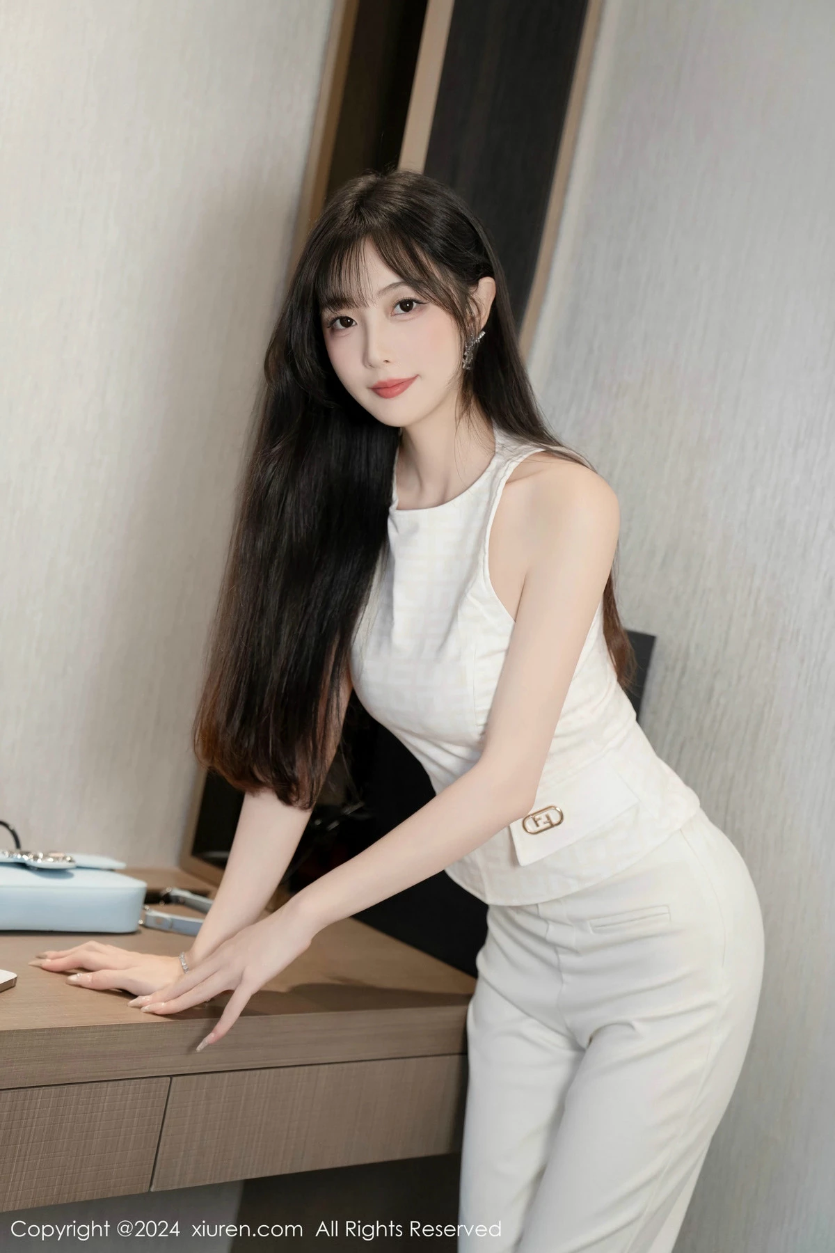 秀人集.com_[XiuRen秀人网]No.9528_模特林星阑性感白上衣配简约长裤露白色内衣秀曼妙身姿诱惑写真84P