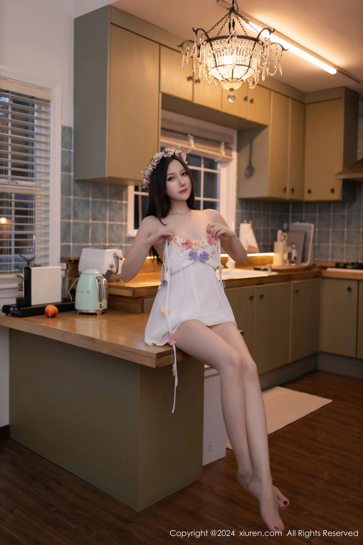 秀人集.com_[XiuRen秀人网]No.9531_模特鱼子酱Fish花朵主题白色吊带配原色丝袜秀曼妙身姿诱惑写真80P