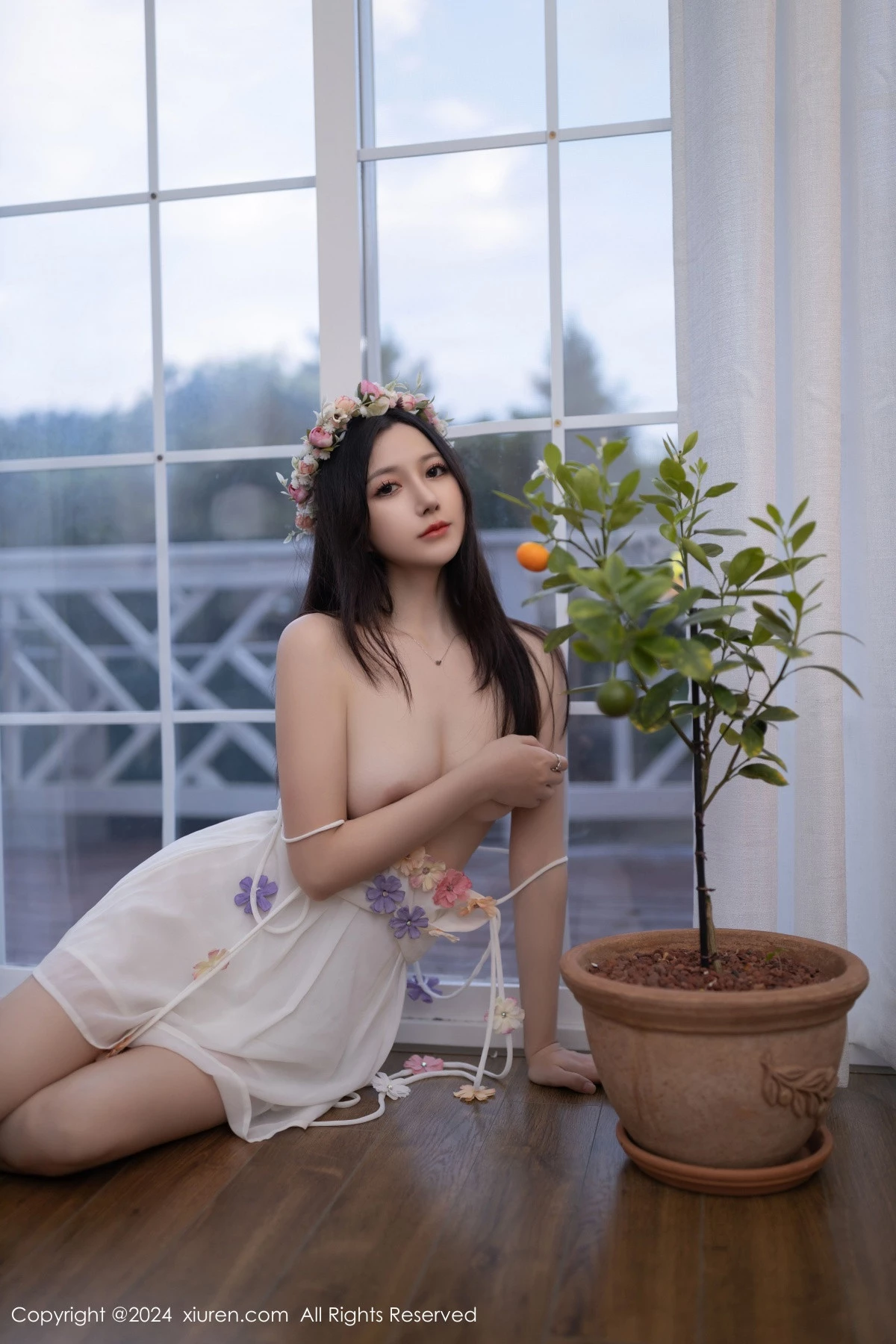 秀人集.com_[XiuRen秀人网]No.9531_模特鱼子酱Fish花朵主题白色吊带配原色丝袜秀曼妙身姿诱惑写真80P