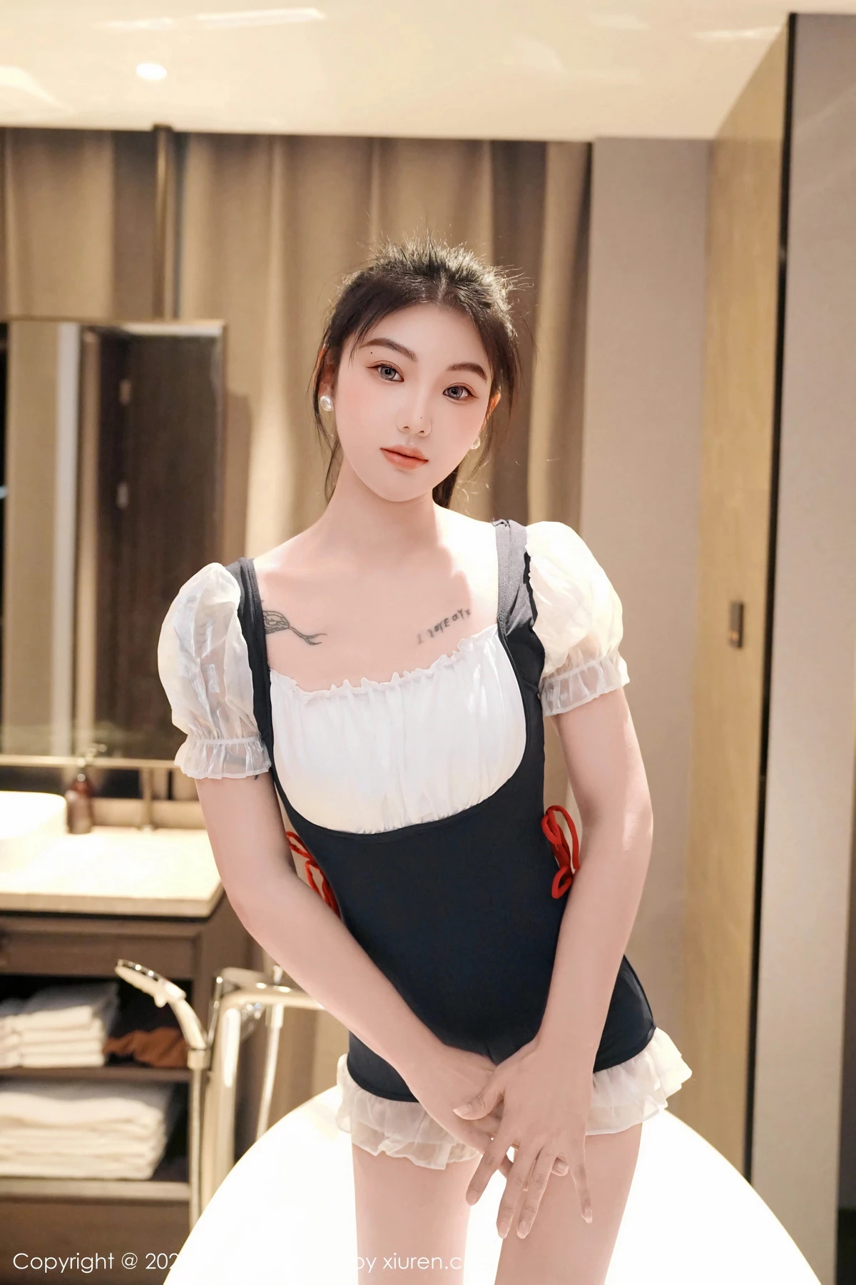 秀人集.com_[FeiLin嗲囡囡]VOL.491_模特希恬儿私房浴室性感拼色连衣短裙秀翘臀美腿撩人诱惑写真60P