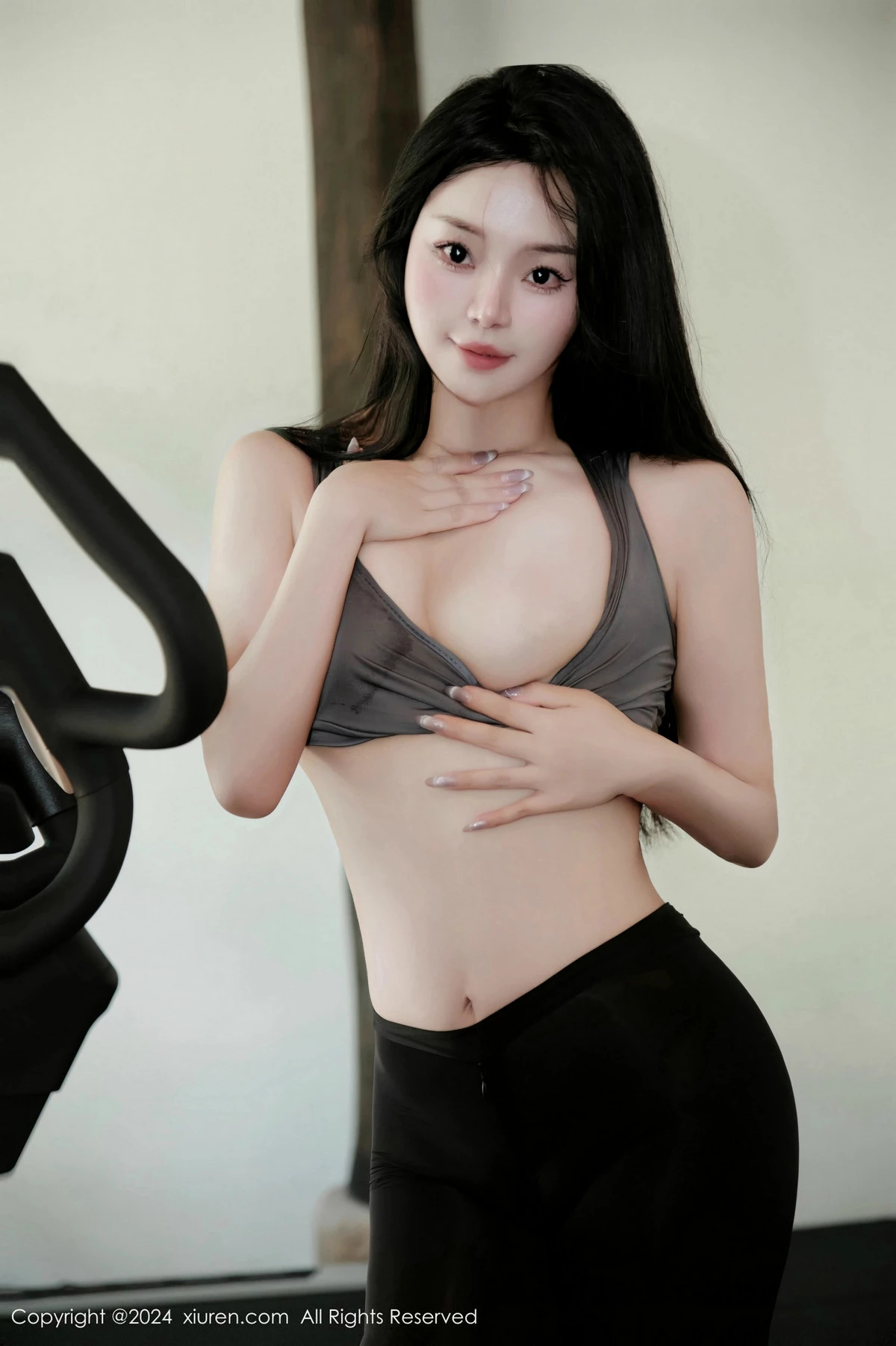 秀人集.com_[XiuRen秀人网]No.9540_模特麦田健身房场景性感灰色运动衣配黑丝裤袜秀丰满身材诱惑写真82P