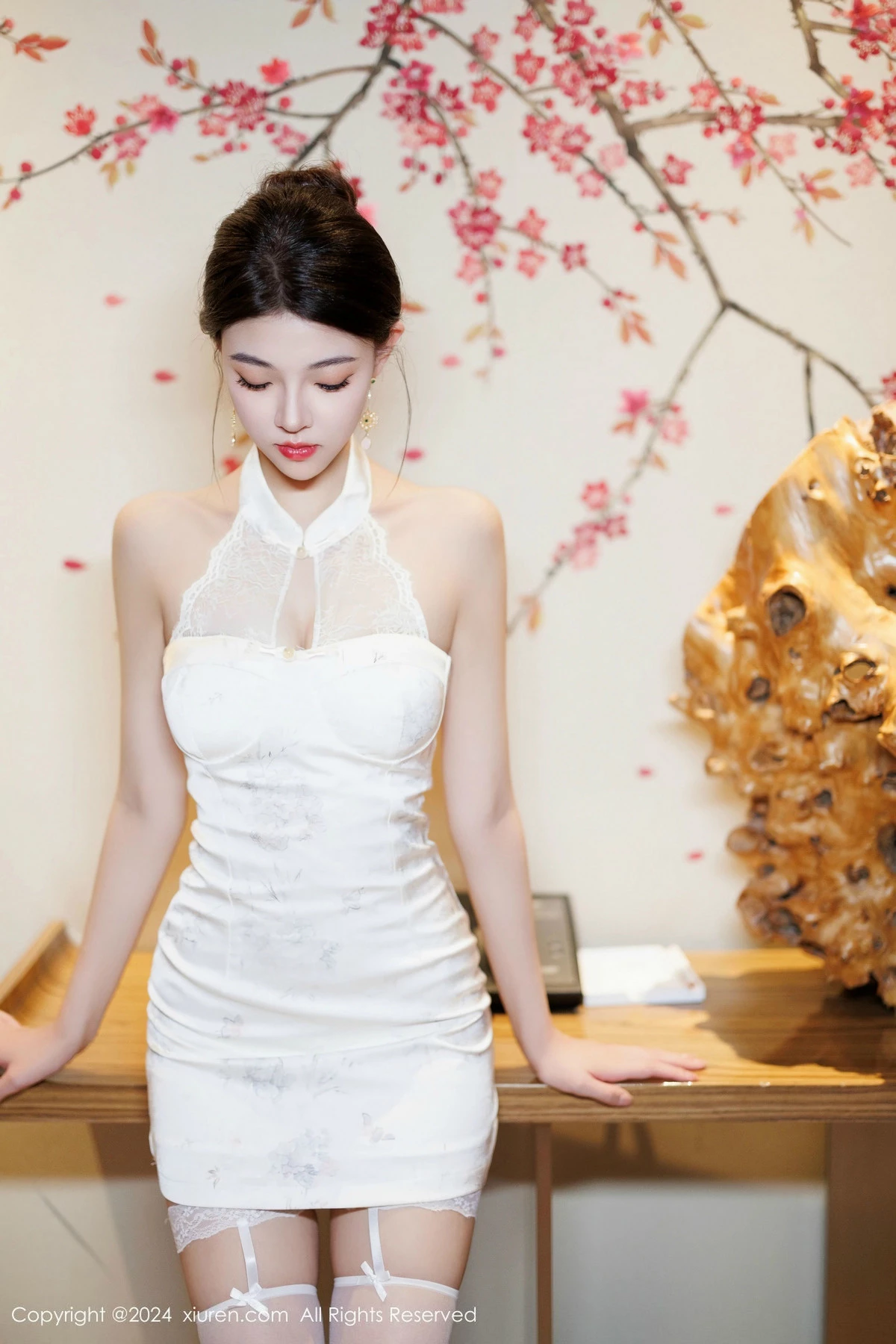 秀人集.com_[XiuRen秀人网]No.9548_模特初梦瑶性感白色连衣短裙露白色内衣配白丝吊袜秀美腿诱惑写真84P