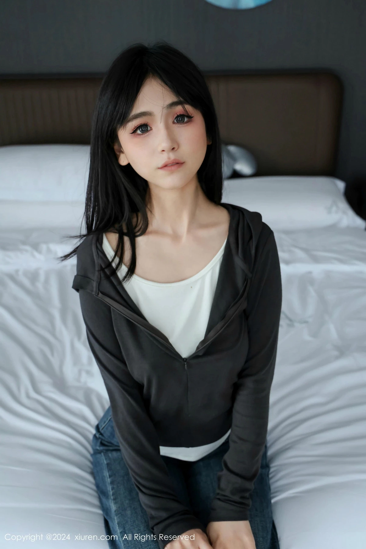 秀人集.com_[XiuRen秀人网]No.9464_新人模特奶芙乔乔蓝色牛仔裤+薄透连体黑丝秀凹凸身材诱惑写真67P