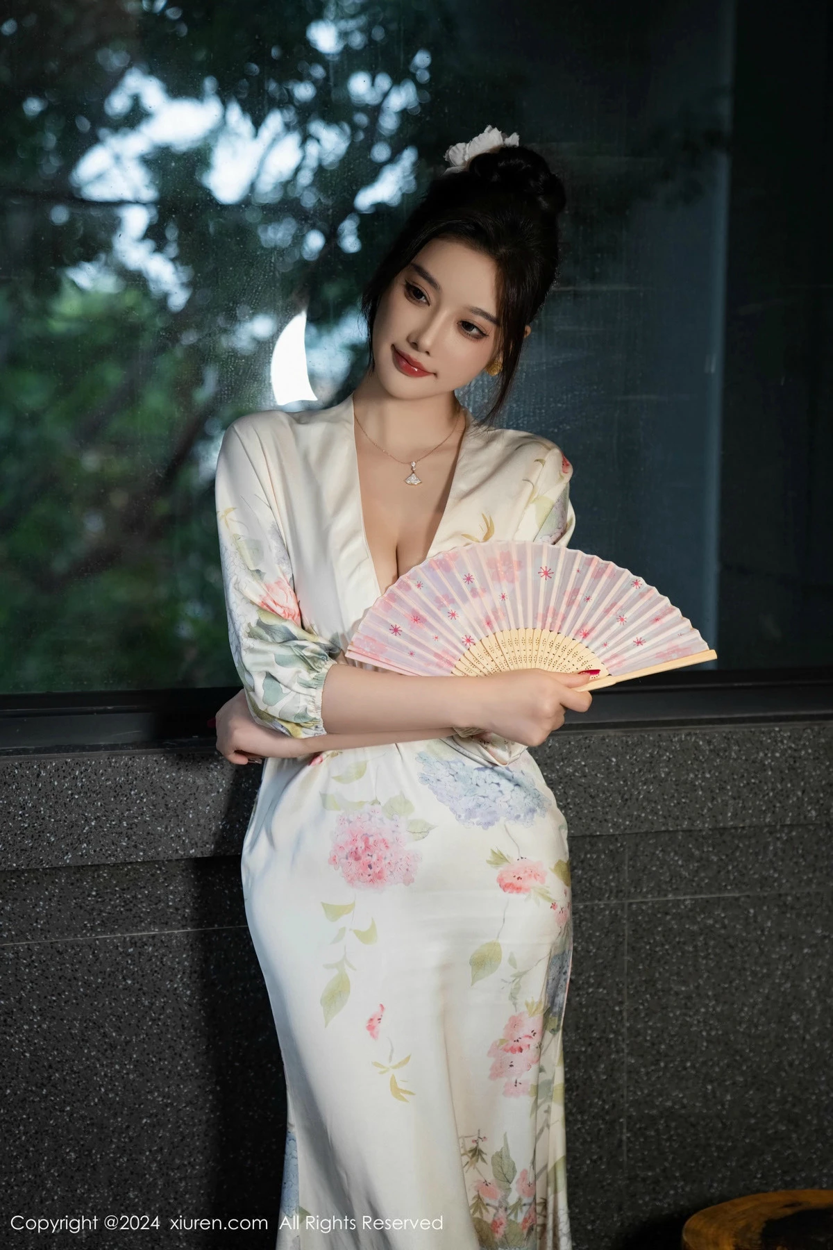 秀人集.com_[XiuRen秀人网]No.9470_女神杨晨晨Yome白色连衣裙+红色蕾丝情趣内衣秀丰腴身材诱惑写真99P