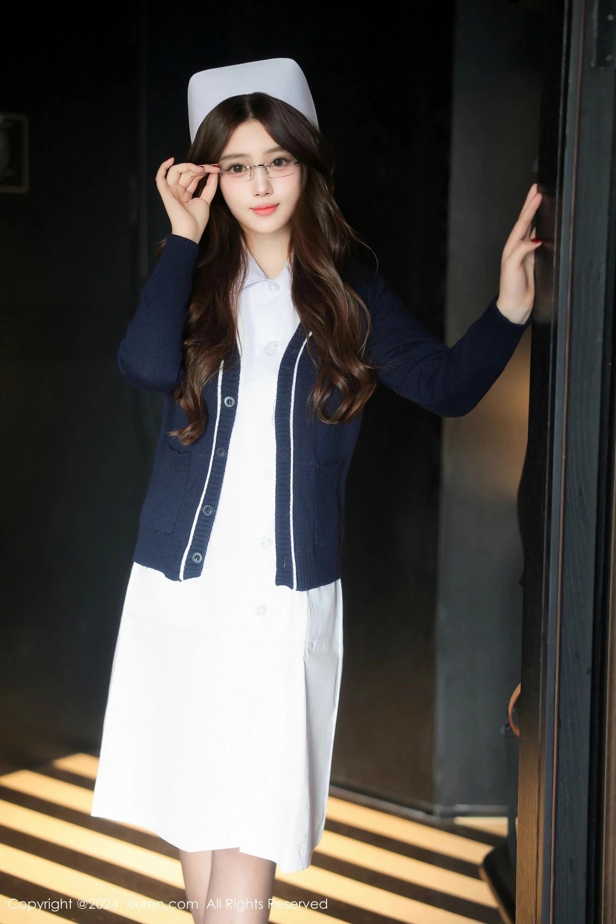 秀人集.com_[XiuRen秀人网]No.9570_模特蛋蛋宝性感白色护士服露粉色内衣配超薄黑丝秀丰腴身材写真76P