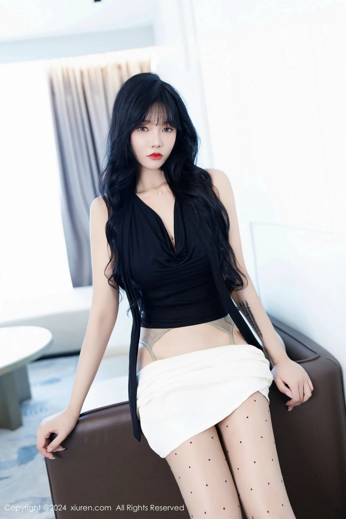 秀人集.com_[XiuRen秀人网]No.9575_模特娜比性感黑上衣配白短裙露超薄黑丝秀凹凸身材撩人诱惑写真80P