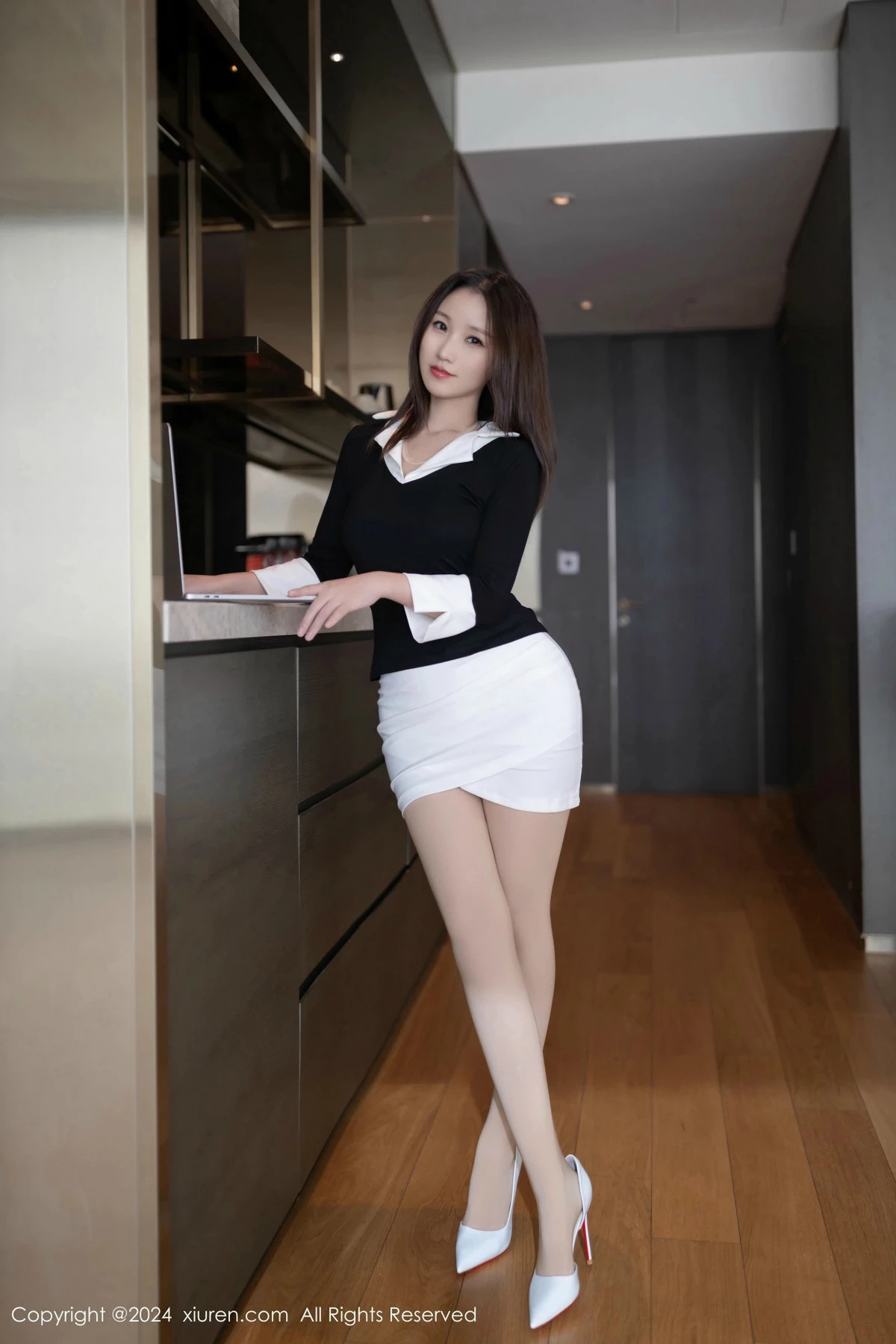 秀人集.com_[XiuRen秀人网]No.9587_模特杏子Yada黑白OL服饰露性感连体肉丝袜秀曼妙身姿诱惑写真82P