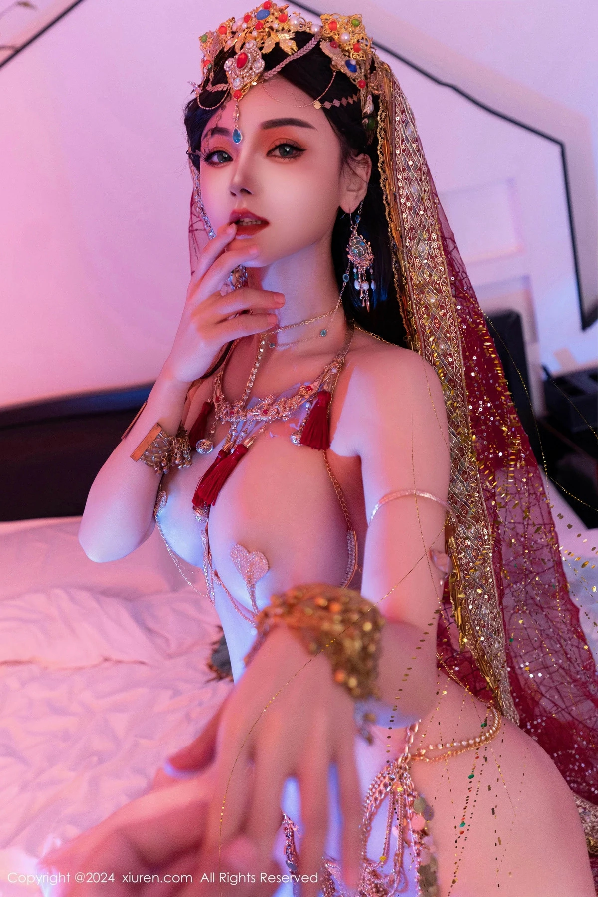 秀人集.com_[XiuRen秀人网]No.9585_新人模特不吃冰淇淋异域风情女郎性感情趣服饰秀火辣身材诱惑写真85P