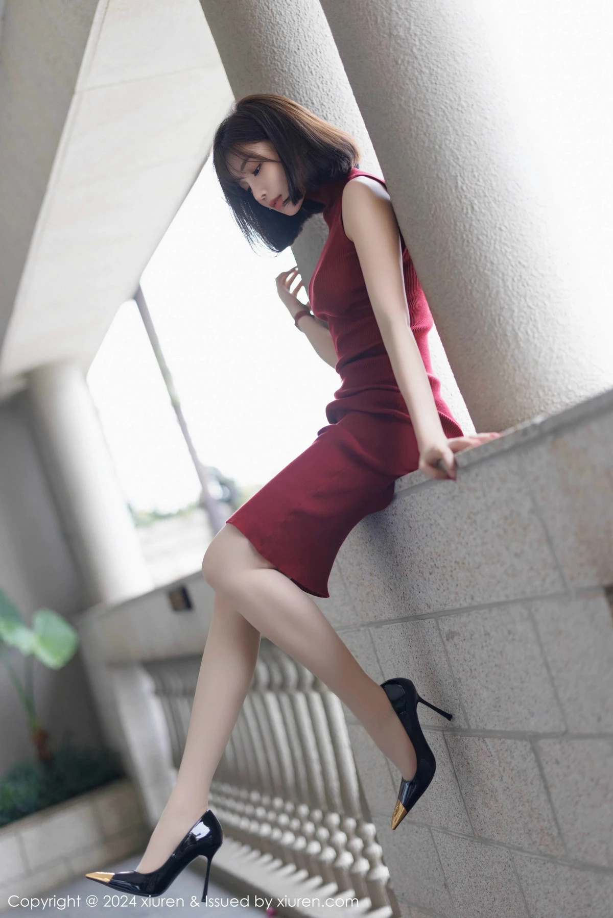 秀人集.com_[XiuRen秀人网]No.9589_女神徐莉芝Booty红色连身裙露浅色内衣配超薄肉丝秀美腿诱惑写真91P