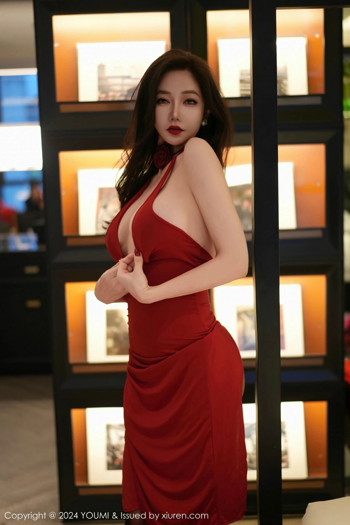 秀人集.com_[YouMi尤蜜荟]Vol.1113_模特心妍小公主性感红色露肩连衣裙配黑丝袜秀凹凸身材诱惑写真74P