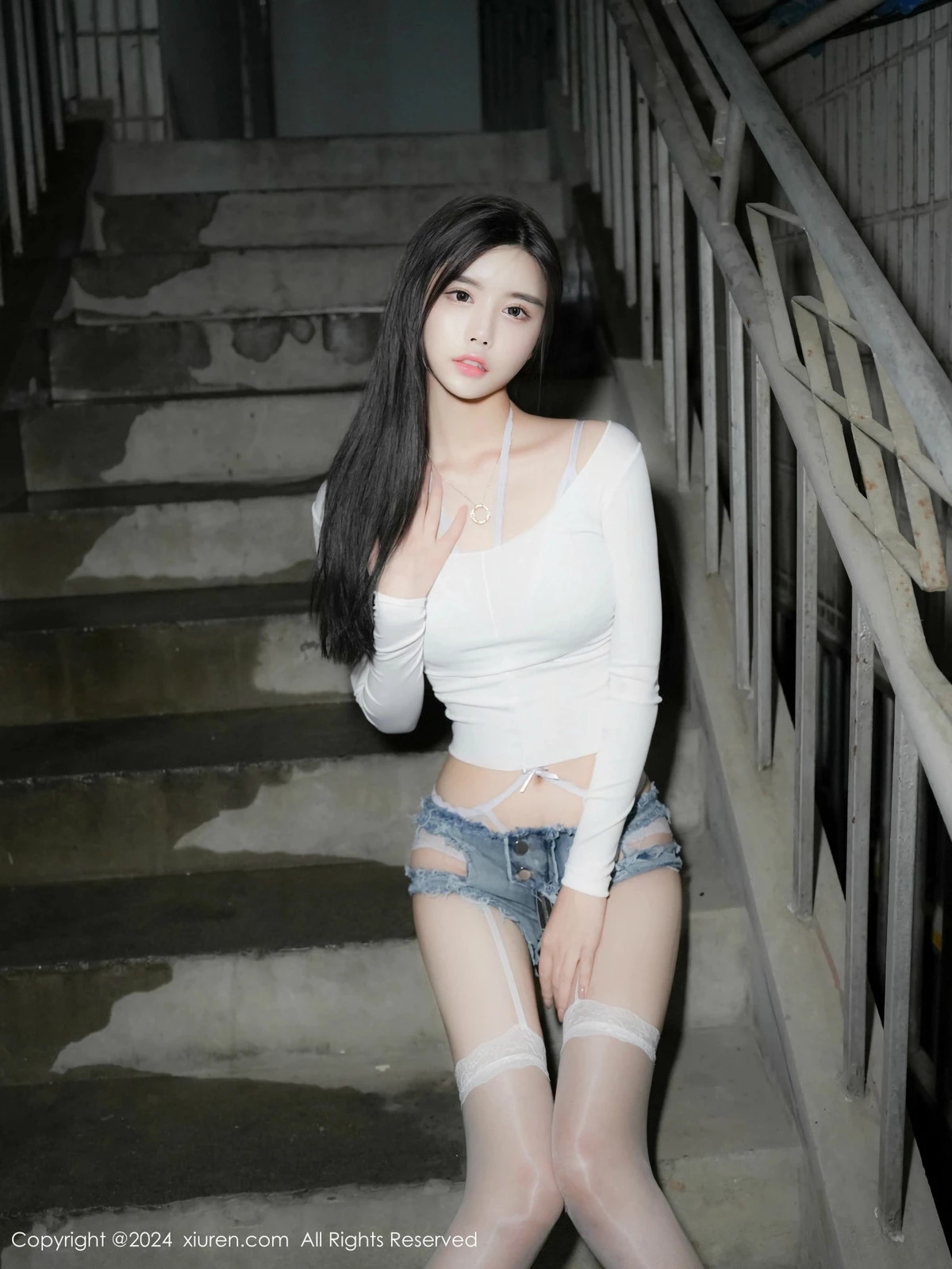 秀人集.com_[XiuRen秀人网]No.9598_模特Erikaki性感白T配超短牛仔裤露蓝色情趣内衣秀美腿诱惑写真80P