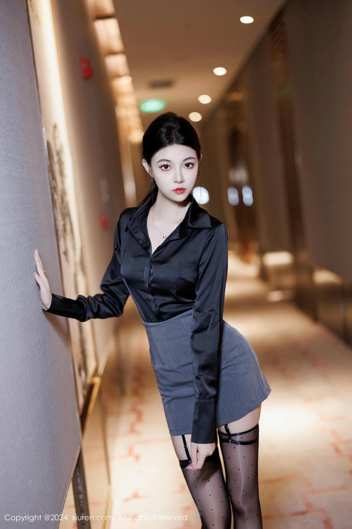 秀人集.com_[XiuRen秀人网]No.9604_模特初梦瑶性感OL服饰露黑色内衣配黑丝吊袜秀美腿极致魅惑写真90P